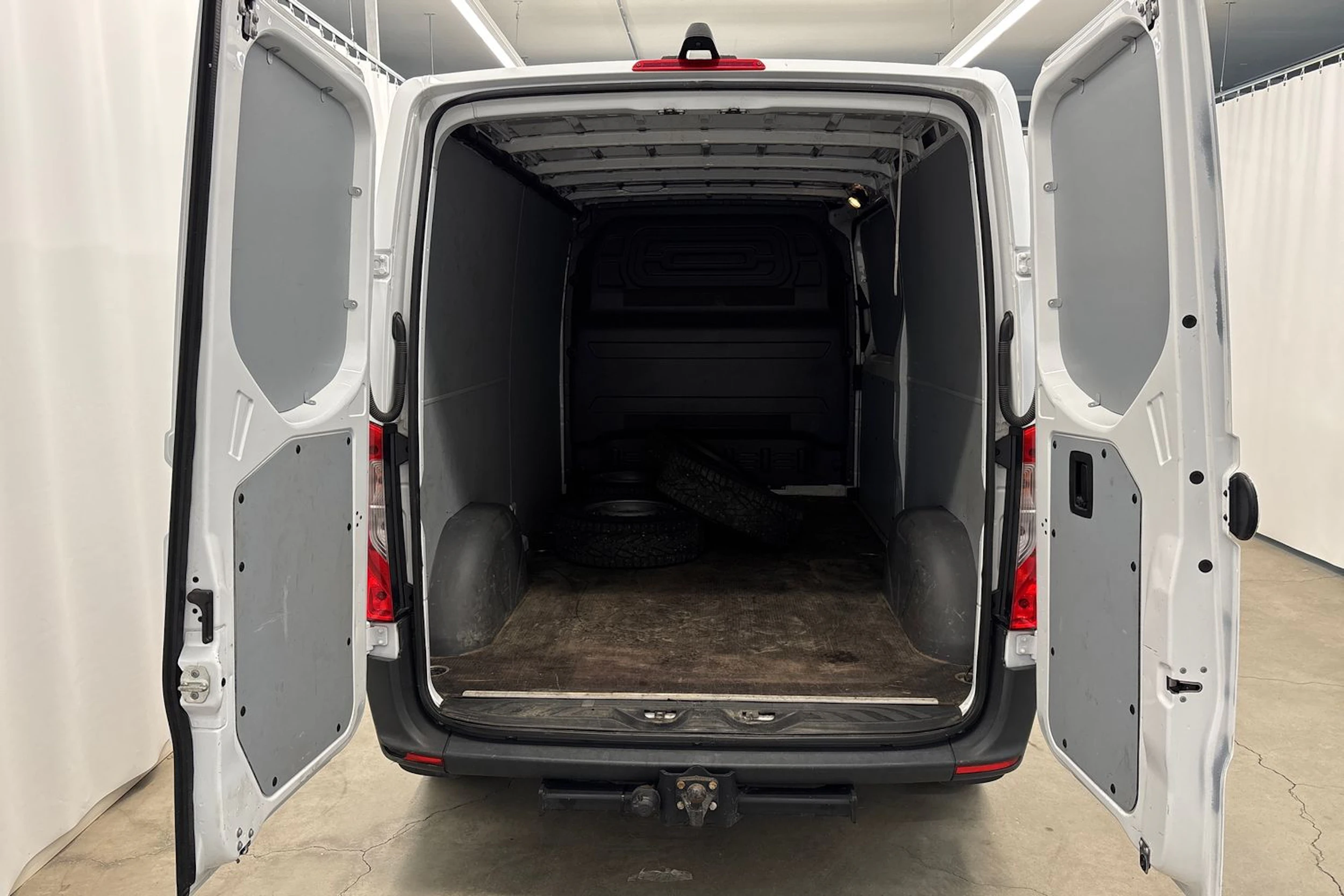 valkoinen Mercedes-Benz Sprinter 2022 kuva 13.