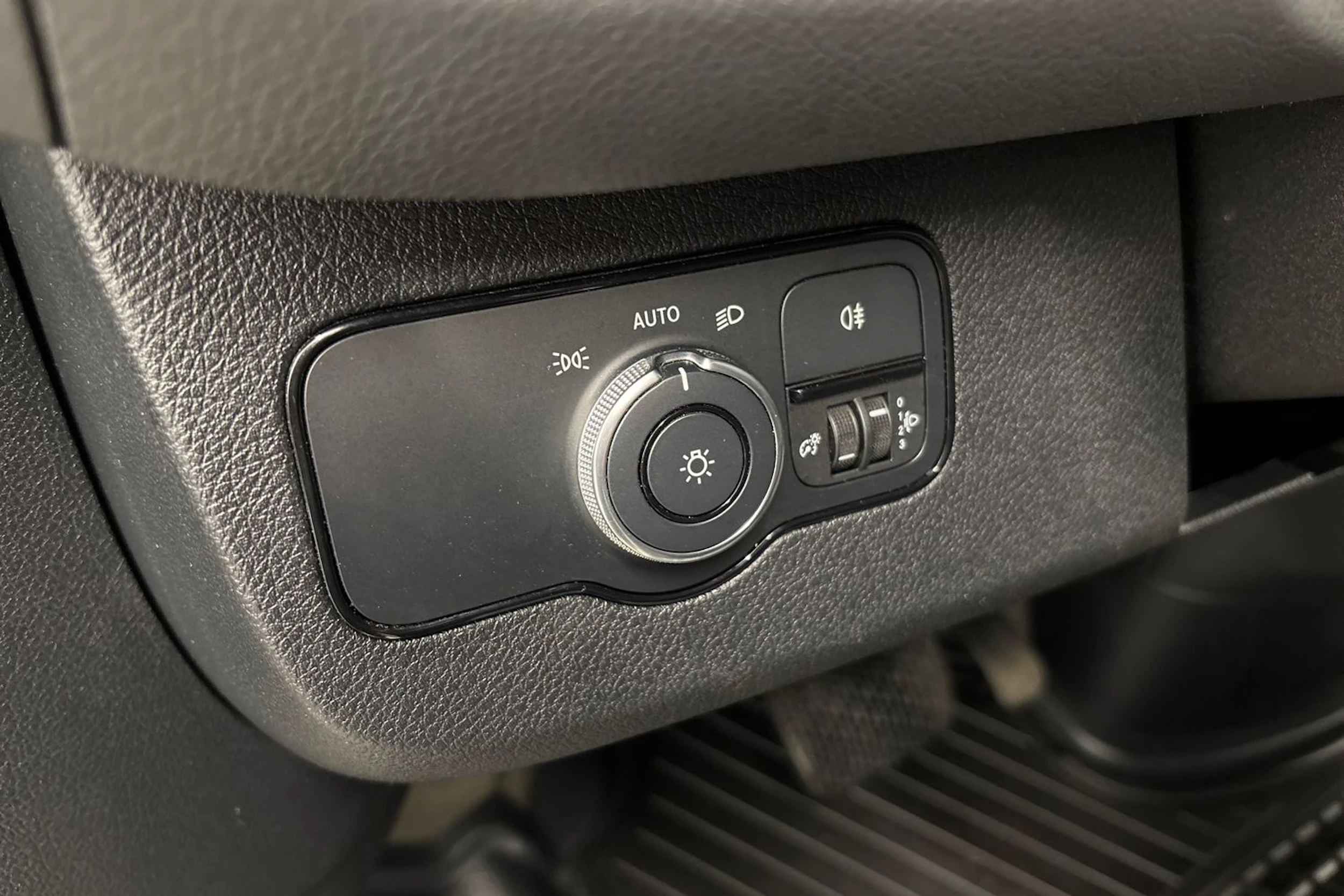 valkoinen Mercedes-Benz Sprinter 2022 kuva 19.