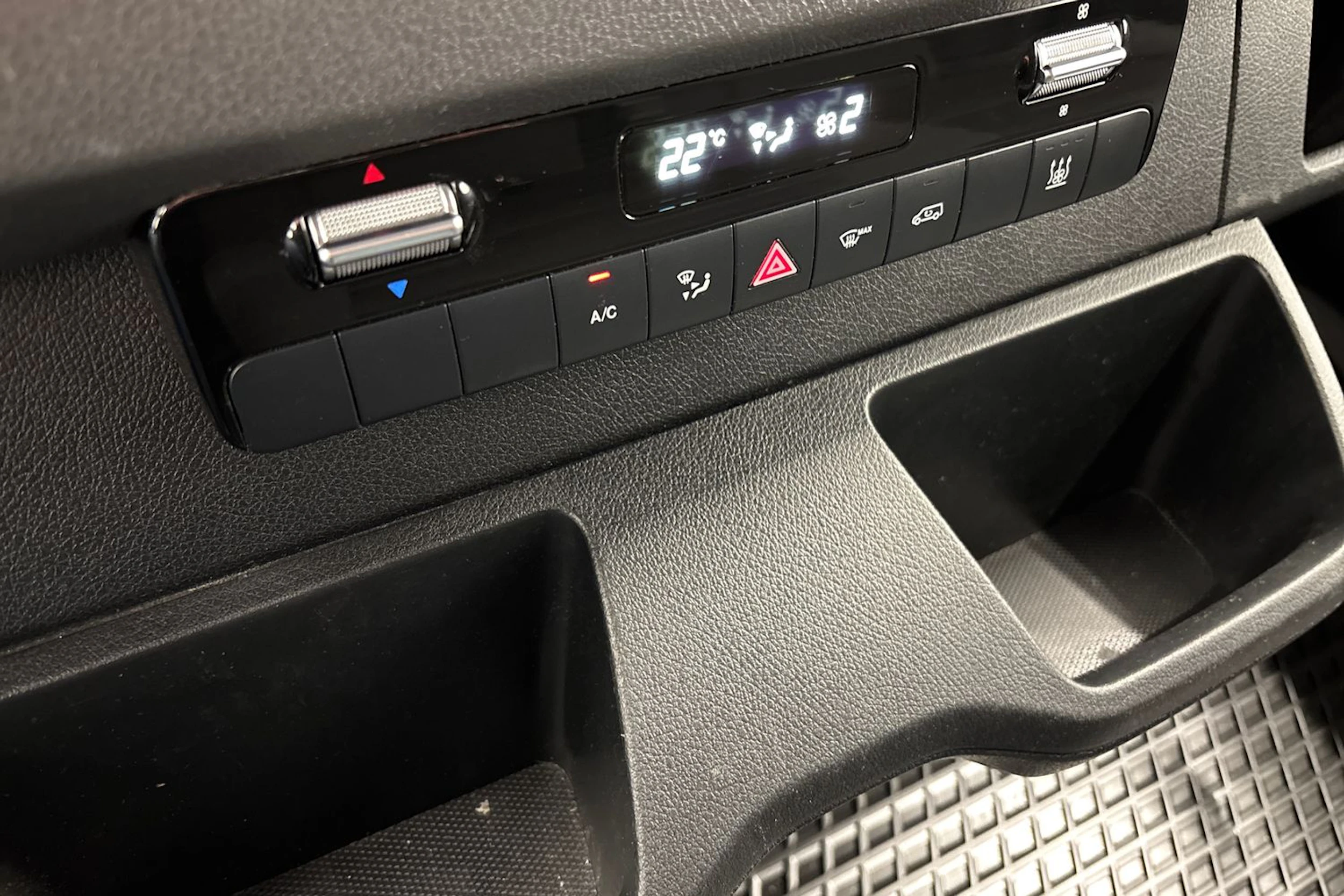 valkoinen Mercedes-Benz Sprinter 2022 kuva 24.