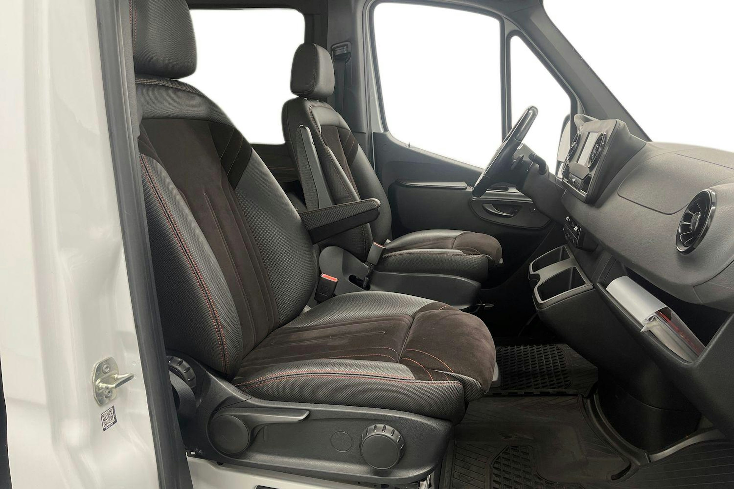 Valkoinen Mercedes-Benz Sprinter 2022 kuva 10.