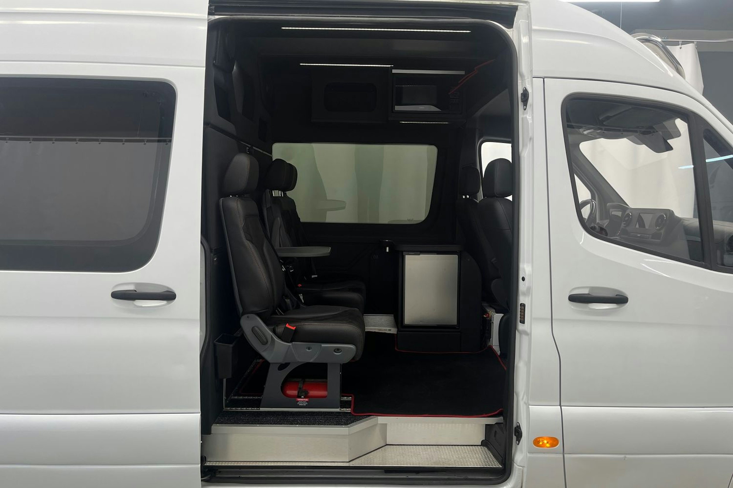Valkoinen Mercedes-Benz Sprinter 2022 kuva 15.
