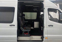 Valkoinen Mercedes-Benz Sprinter 2022 kuva 15.