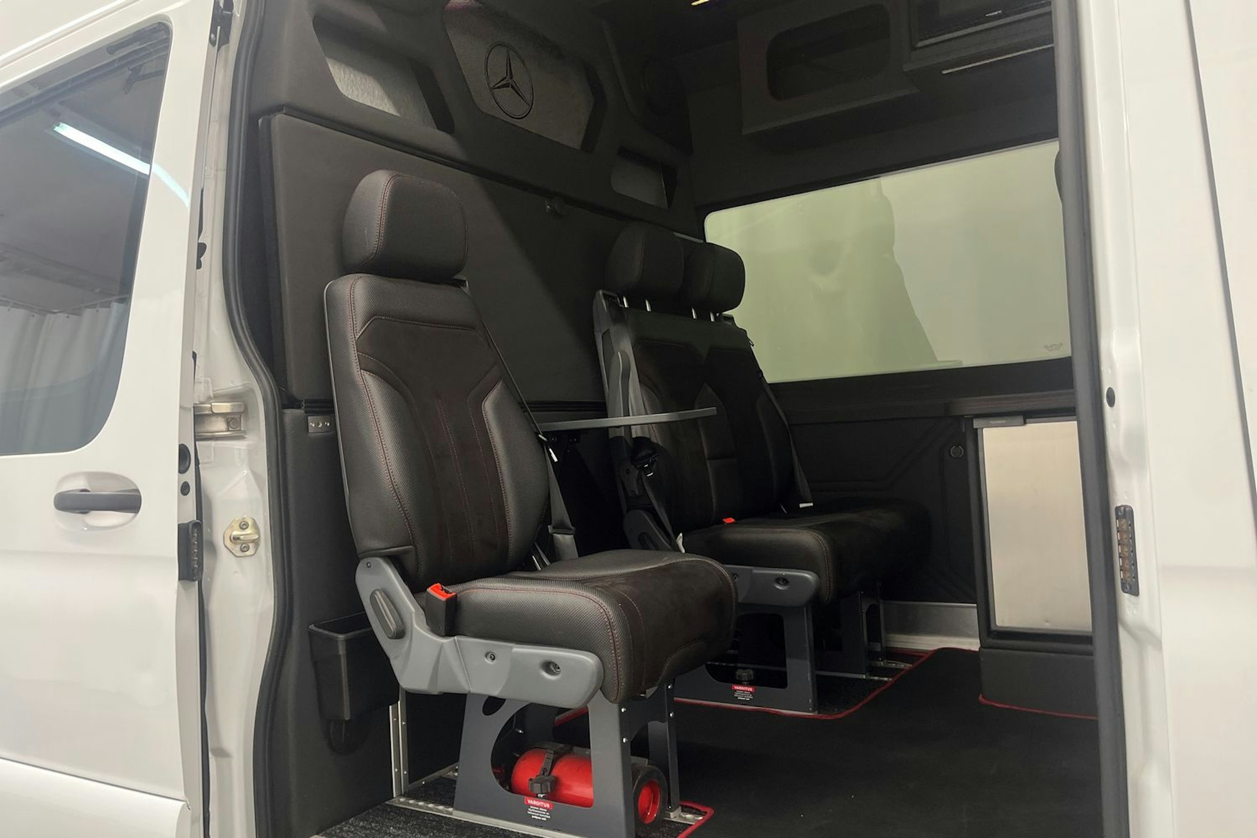 Valkoinen Mercedes-Benz Sprinter 2022 kuva 16.