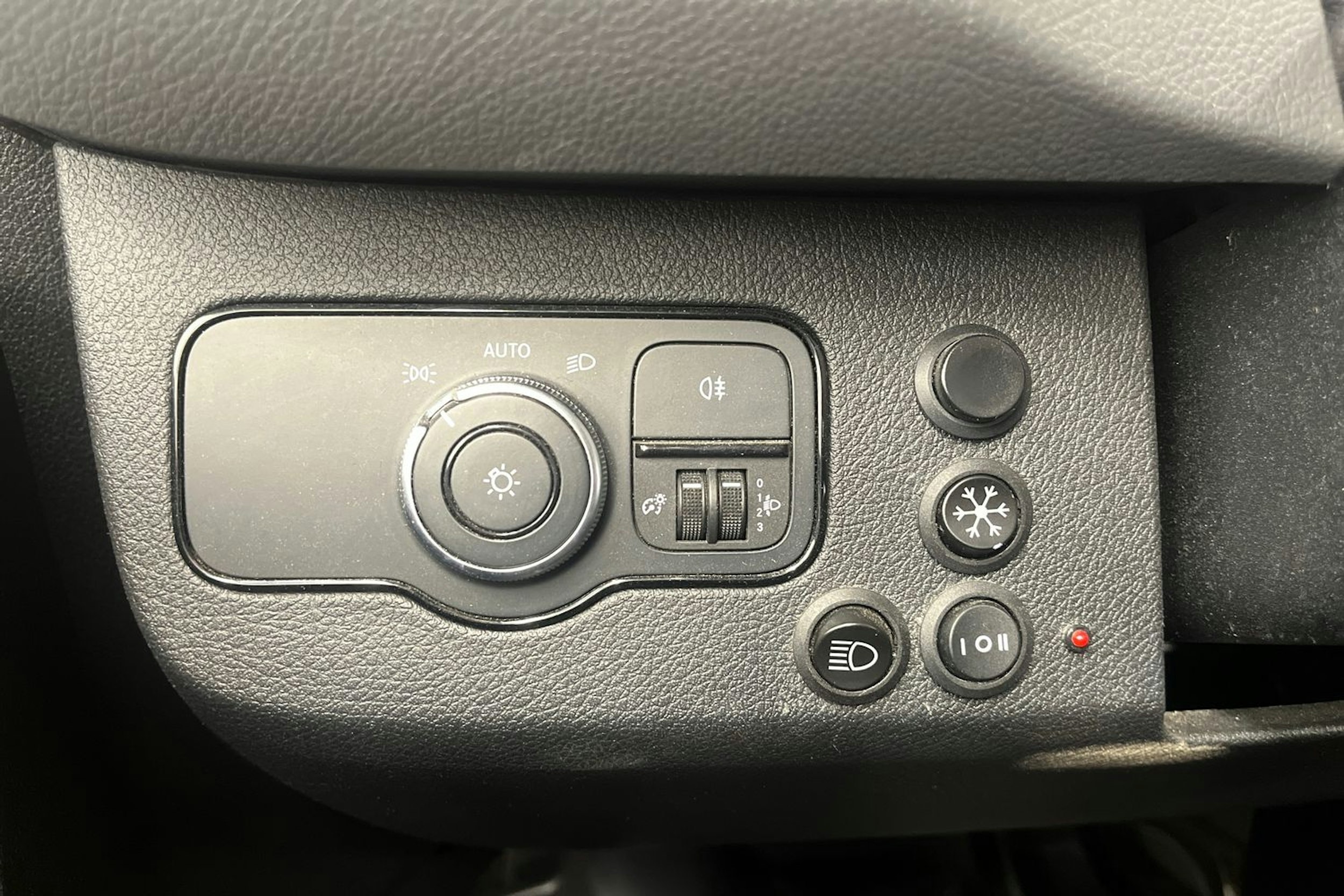 Valkoinen Mercedes-Benz Sprinter 2022 kuva 20.