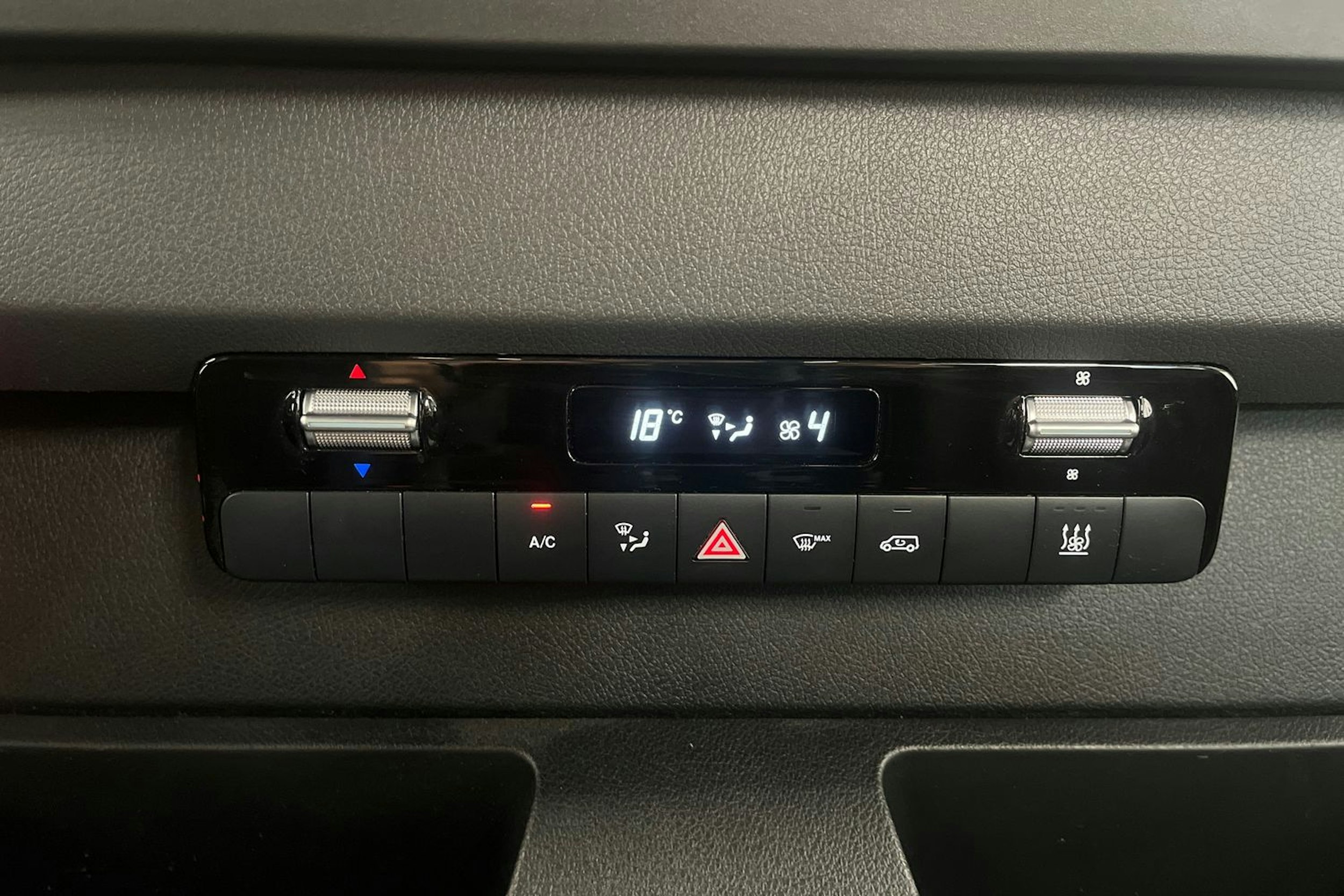 Valkoinen Mercedes-Benz Sprinter 2022 kuva 23.