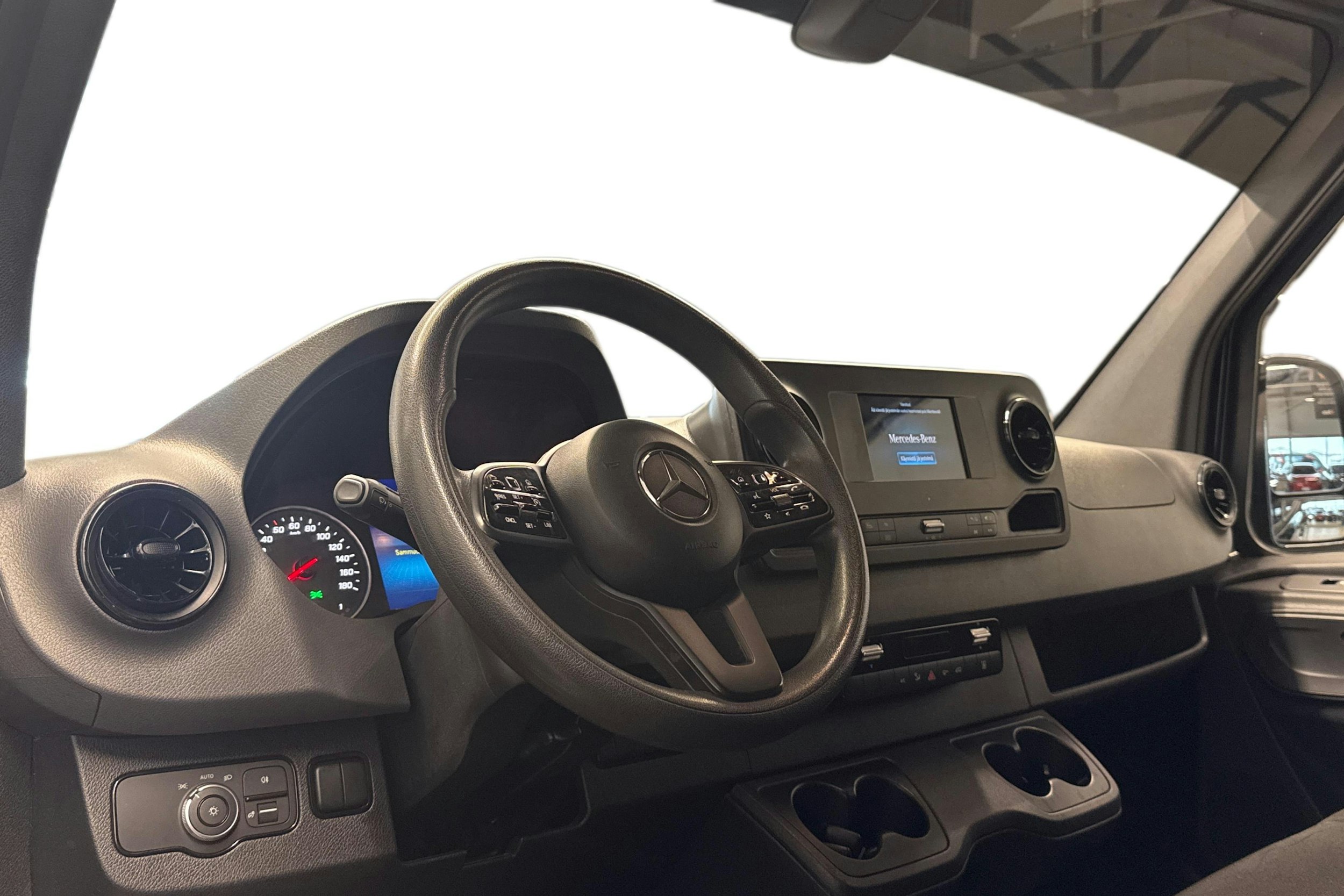 musta Mercedes-Benz Sprinter 2022 kuva 8.