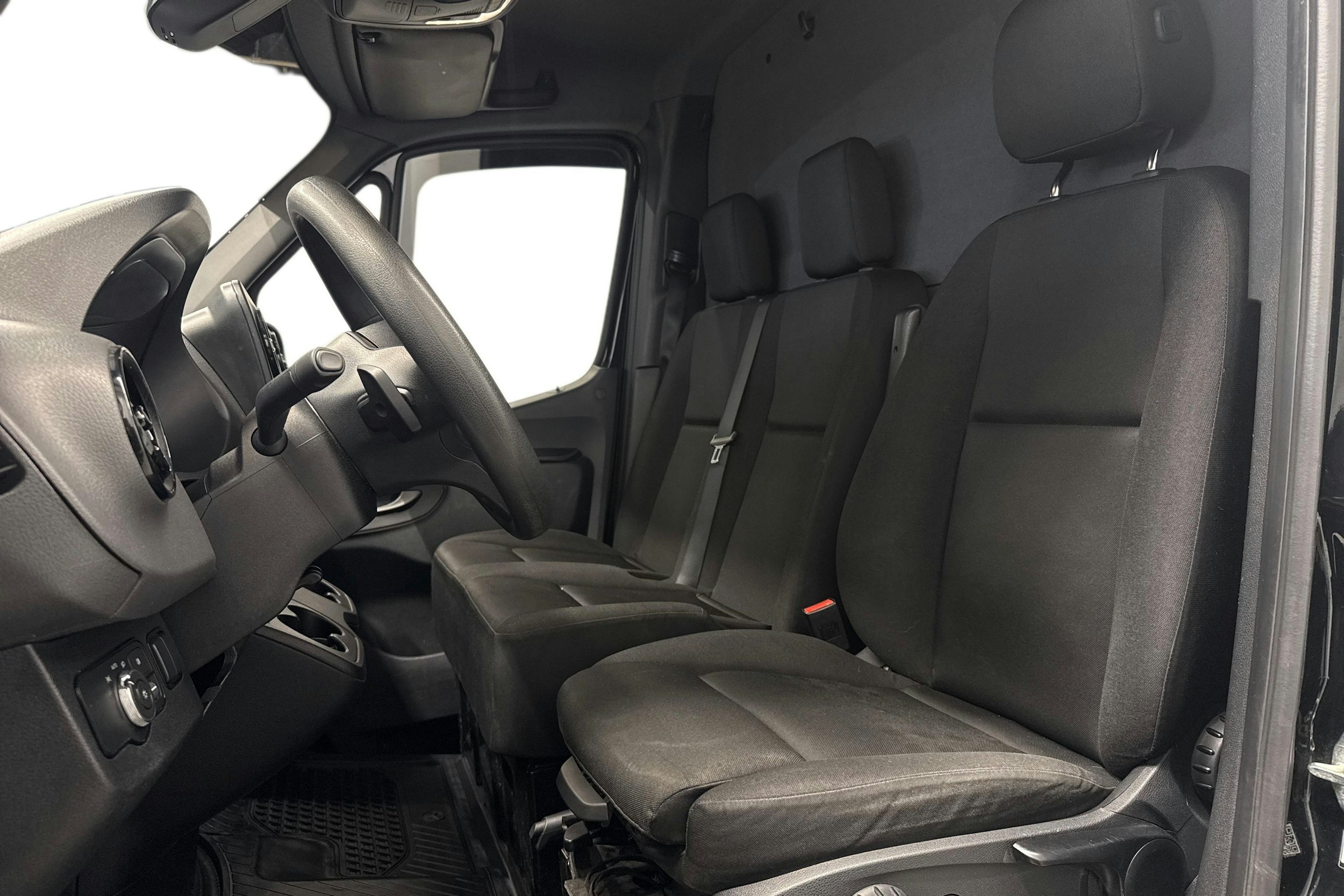 musta Mercedes-Benz Sprinter 2022 kuva 11.