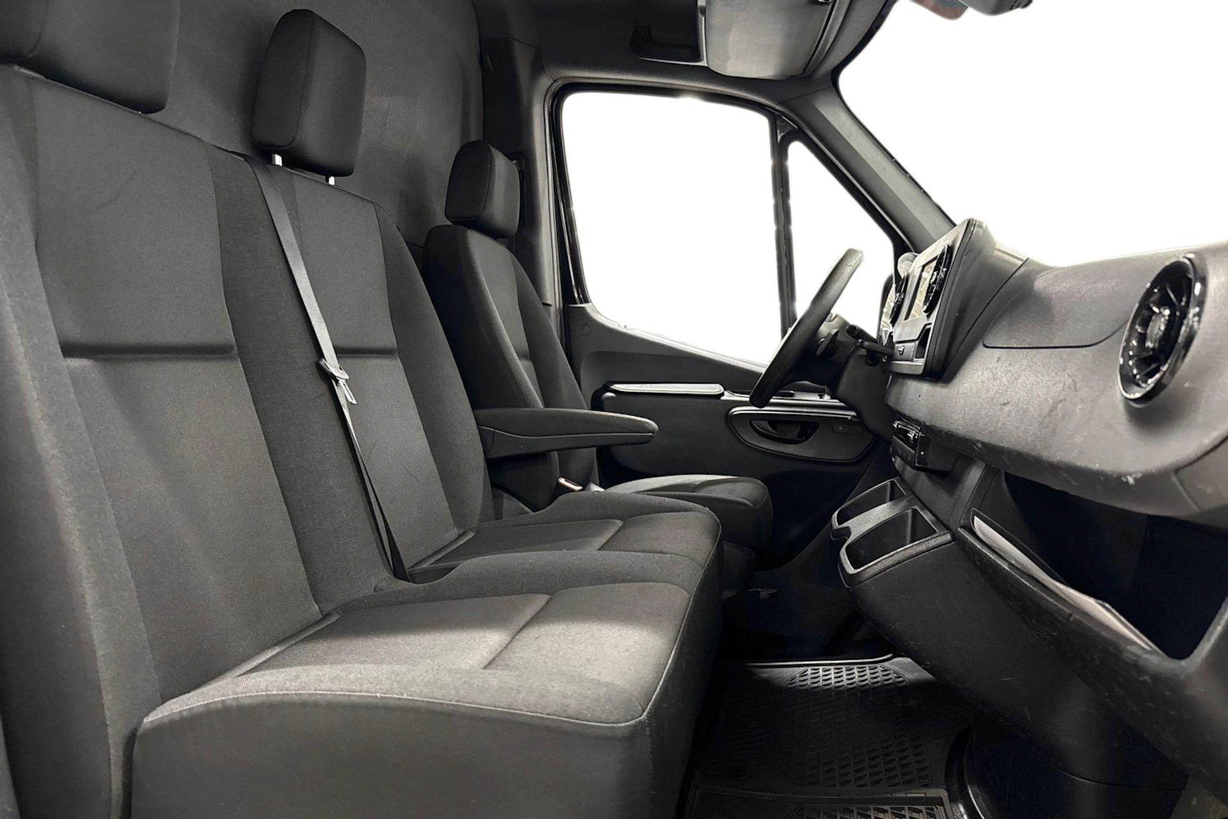 musta Mercedes-Benz Sprinter 2022 kuva 8.