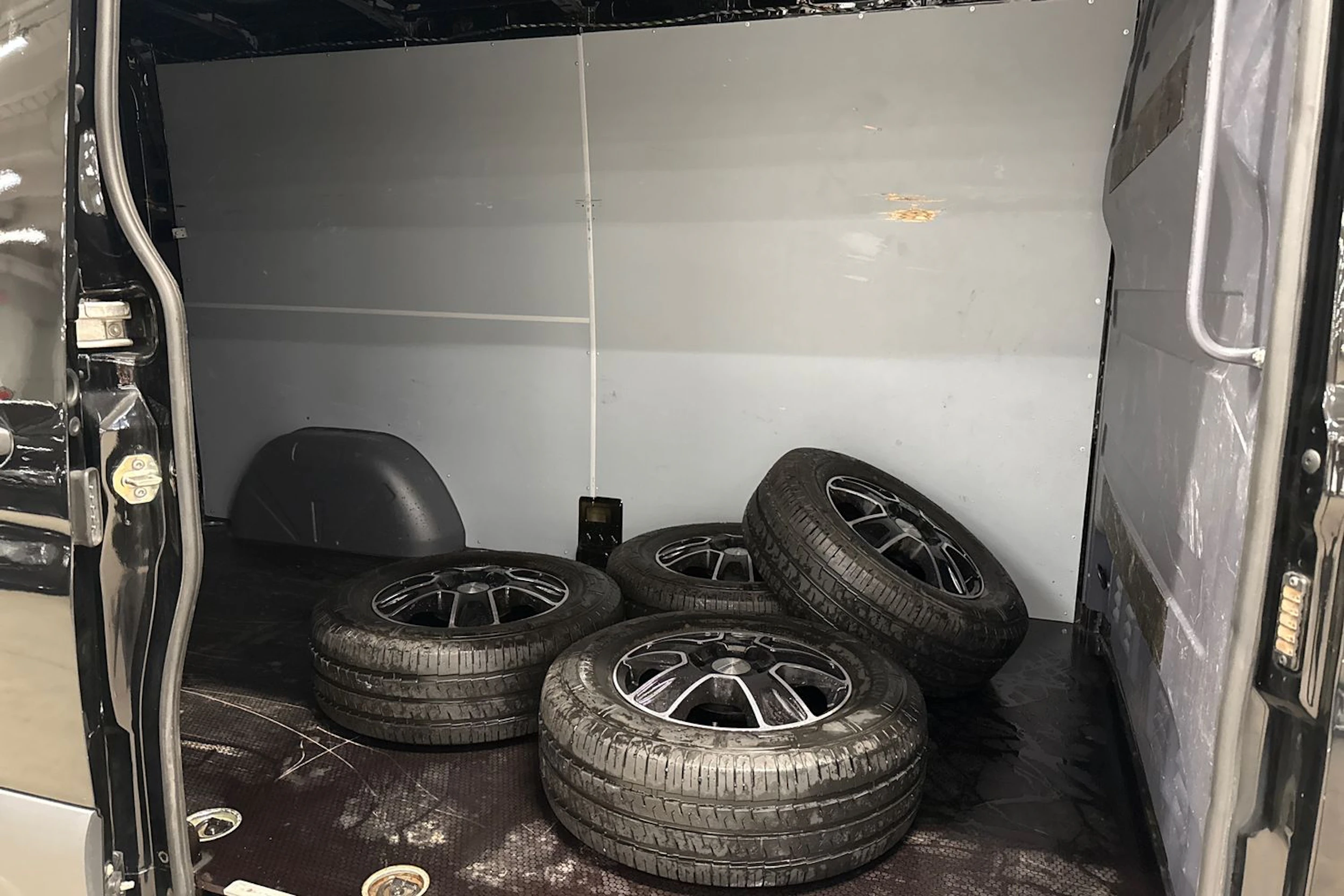 musta Mercedes-Benz Sprinter 2022 kuva 10.