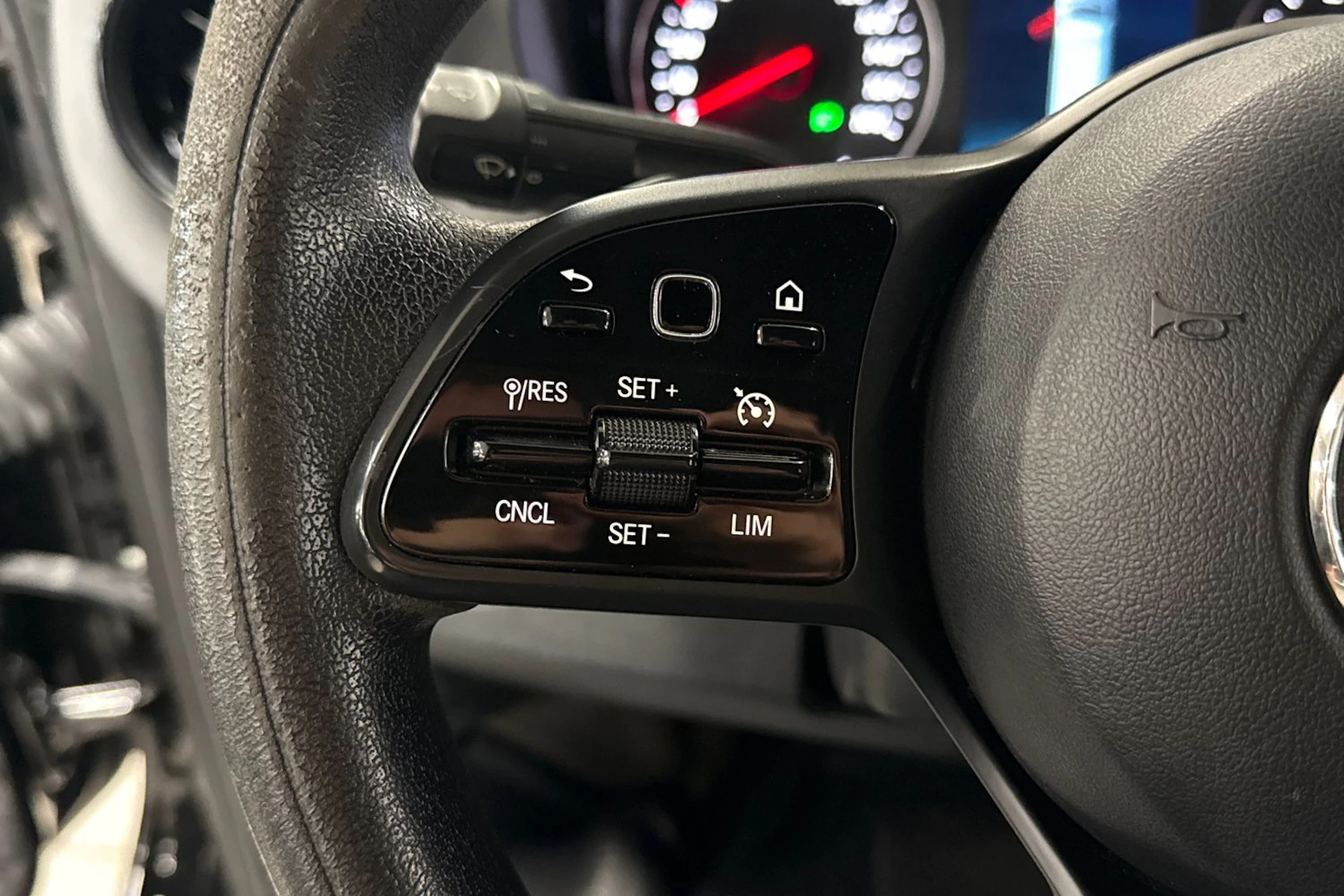 musta Mercedes-Benz Sprinter 2022 kuva 13.