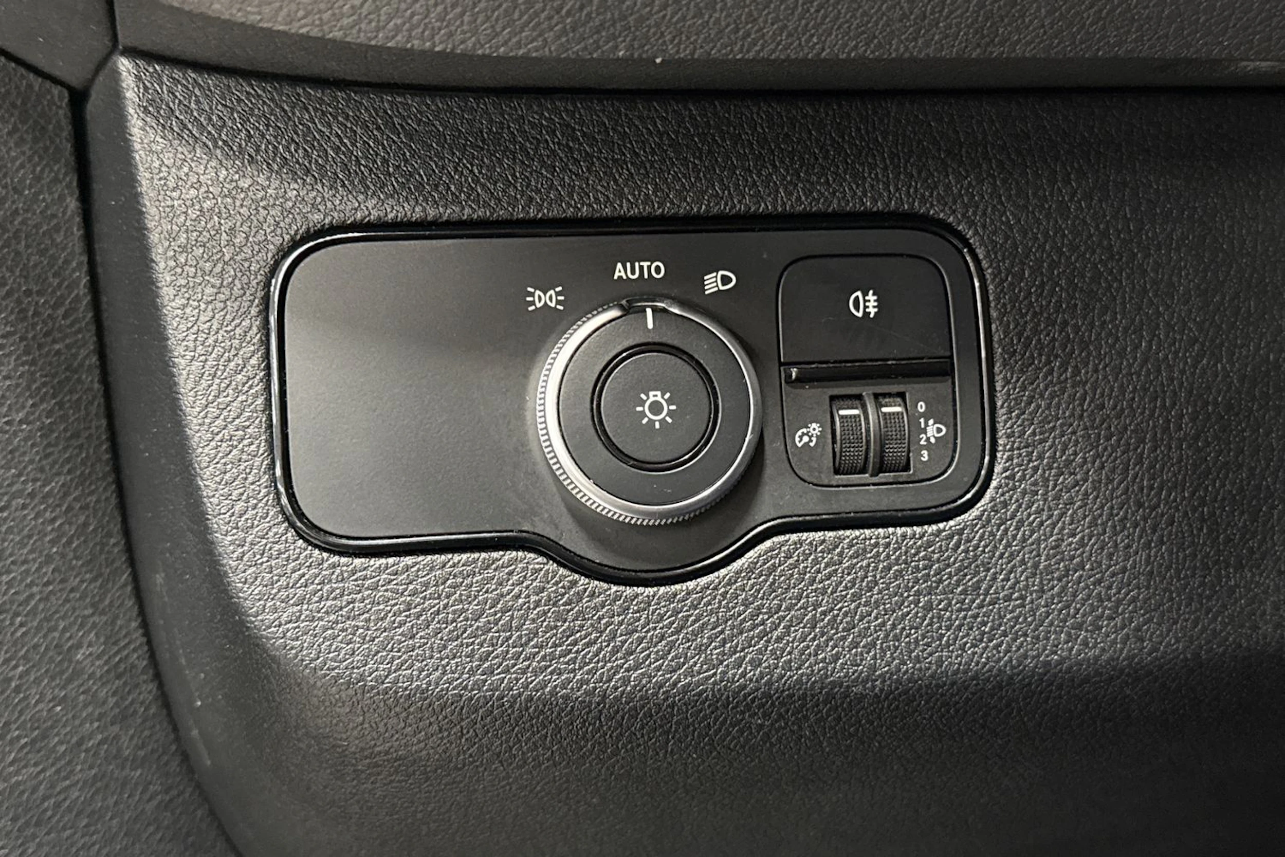 musta Mercedes-Benz Sprinter 2022 kuva 15.