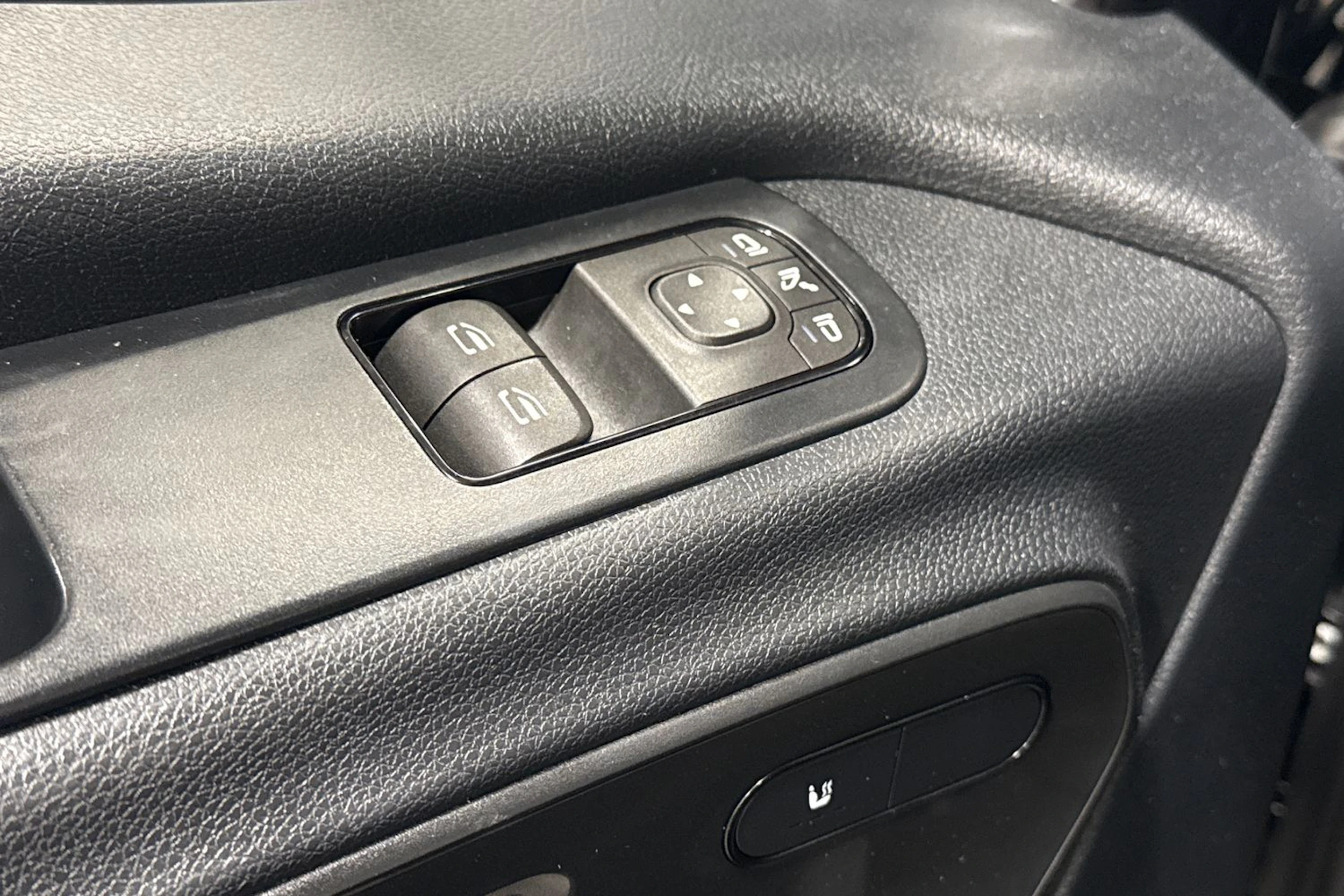 musta Mercedes-Benz Sprinter 2022 kuva 16.