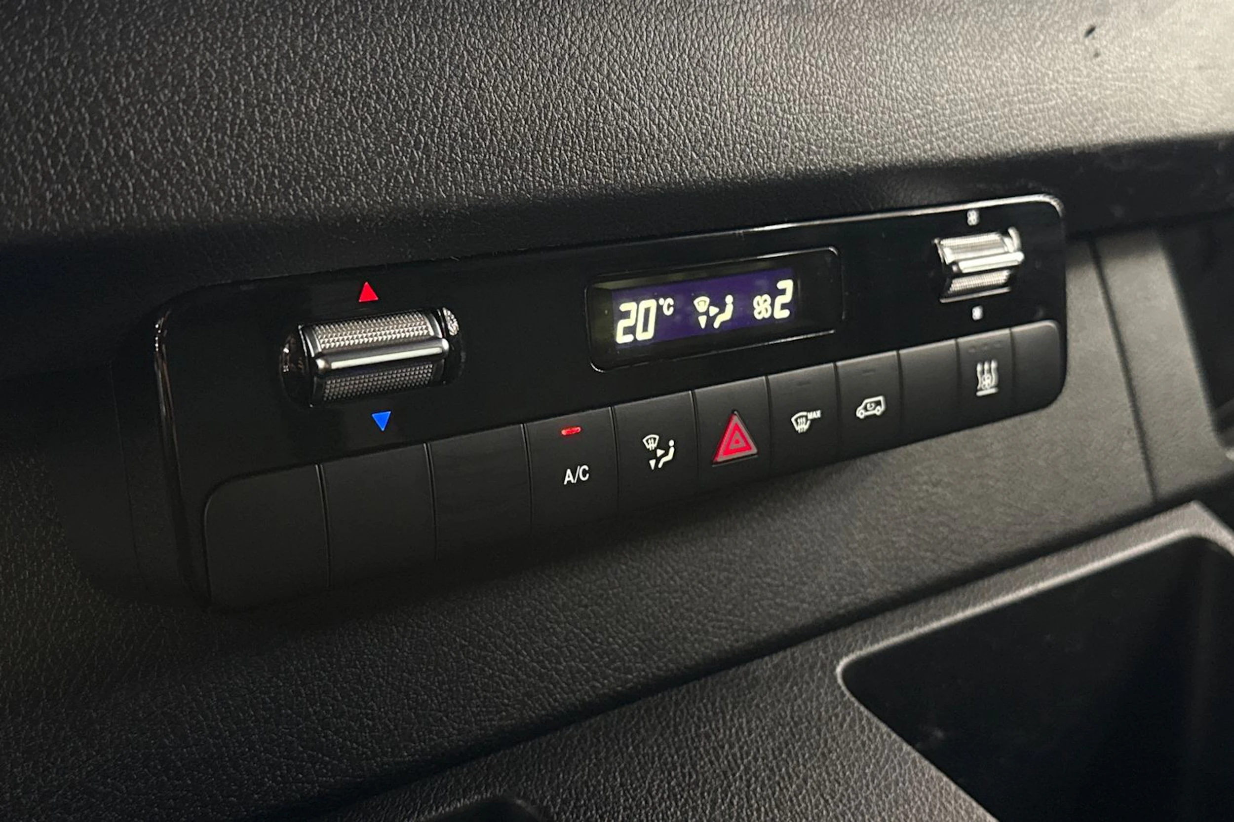 musta Mercedes-Benz Sprinter 2022 kuva 18.
