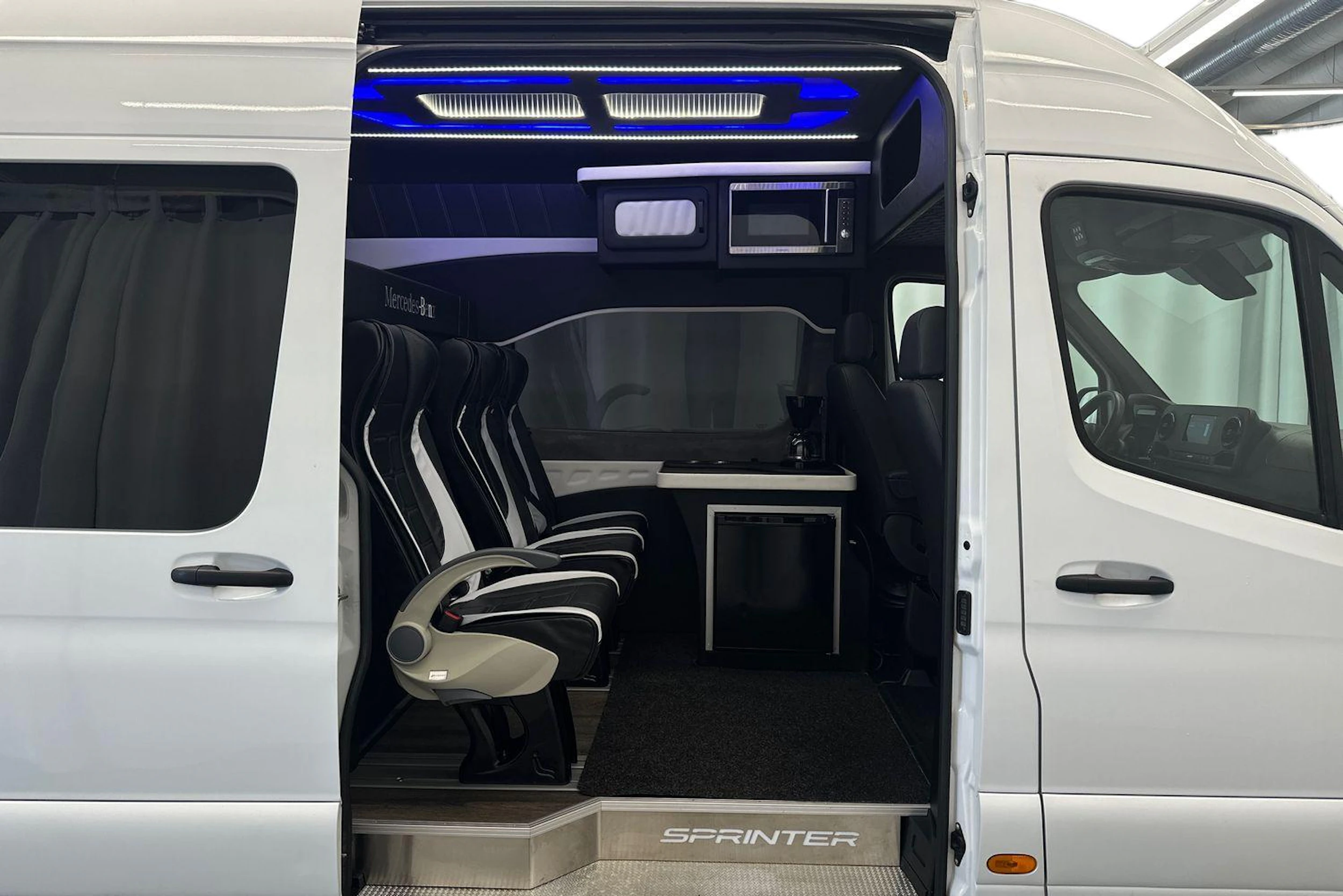 valkoinen Mercedes-Benz Sprinter 2022 kuva 9.