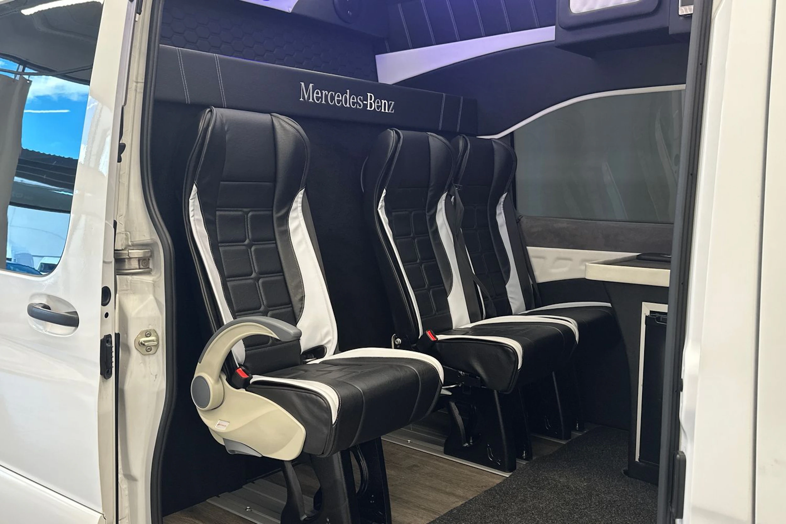 valkoinen Mercedes-Benz Sprinter 2022 kuva 10.