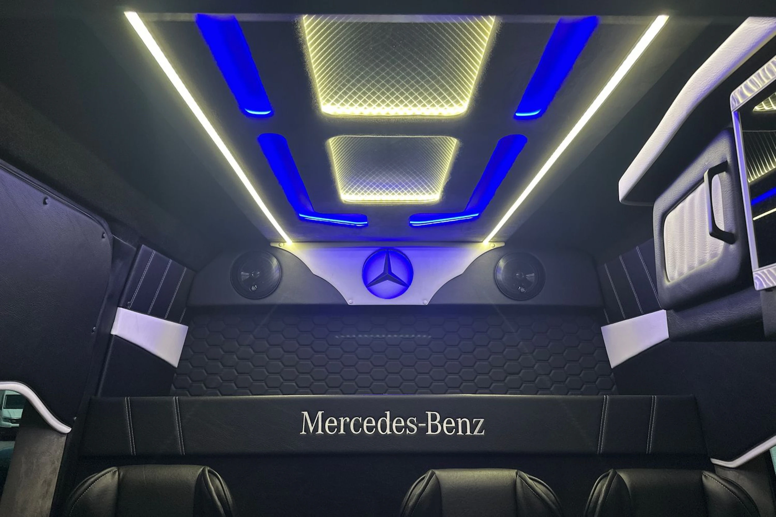 valkoinen Mercedes-Benz Sprinter 2022 kuva 11.
