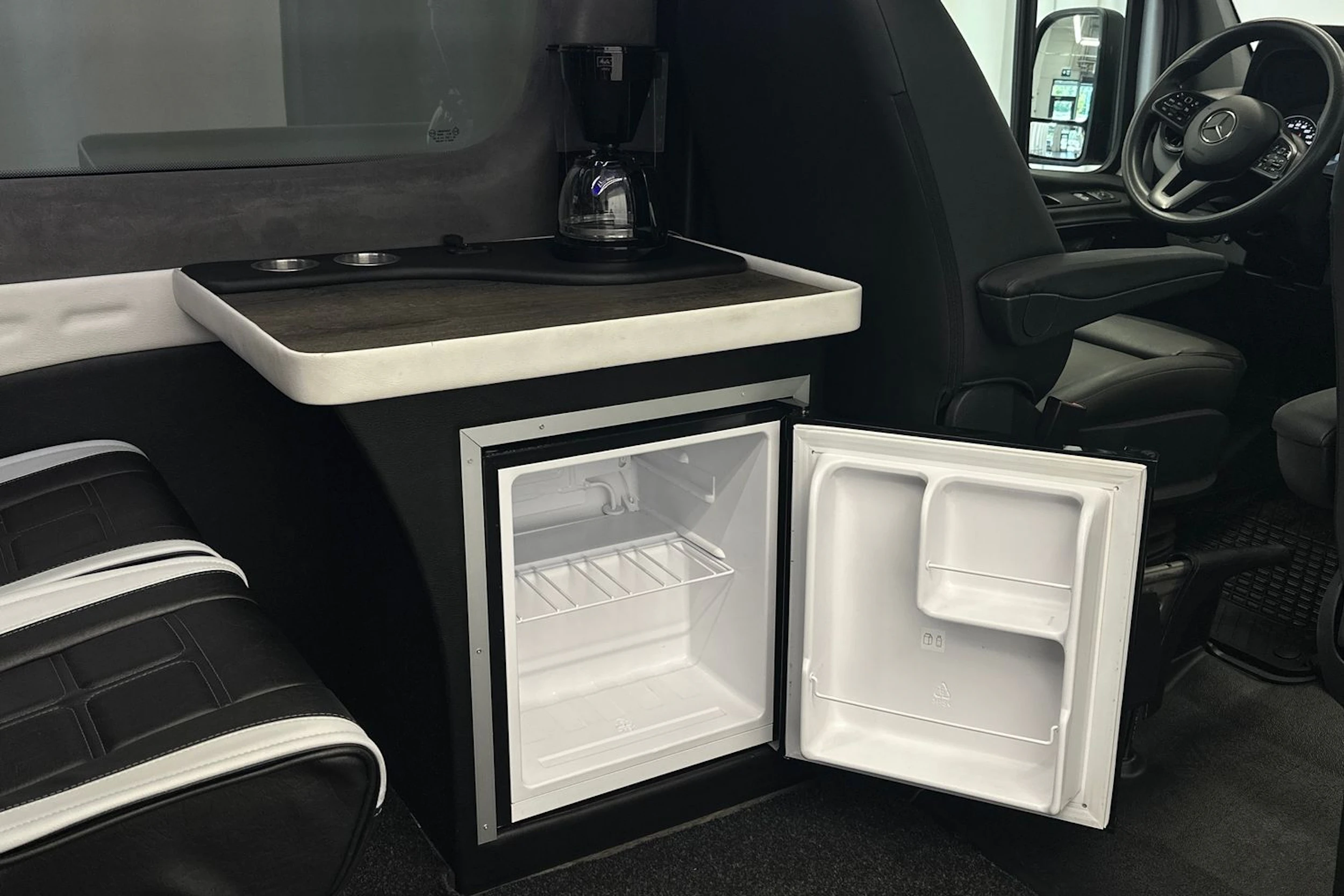 valkoinen Mercedes-Benz Sprinter 2022 kuva 12.