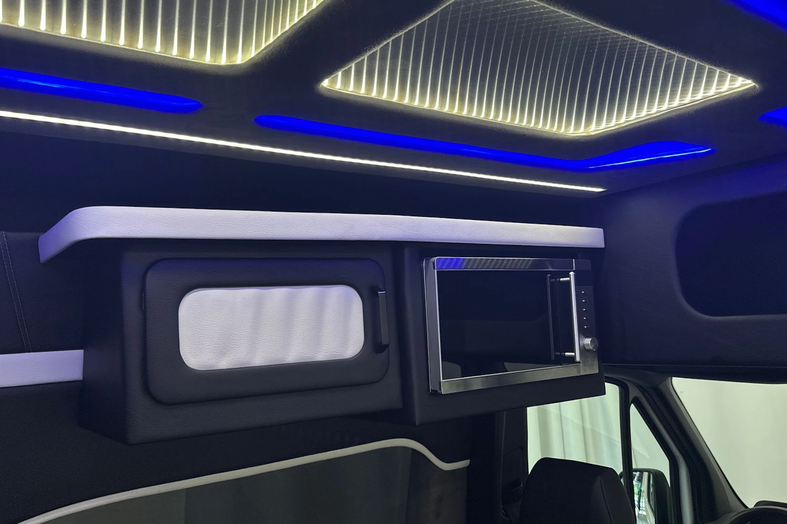 valkoinen Mercedes-Benz Sprinter 2022 kuva 14.