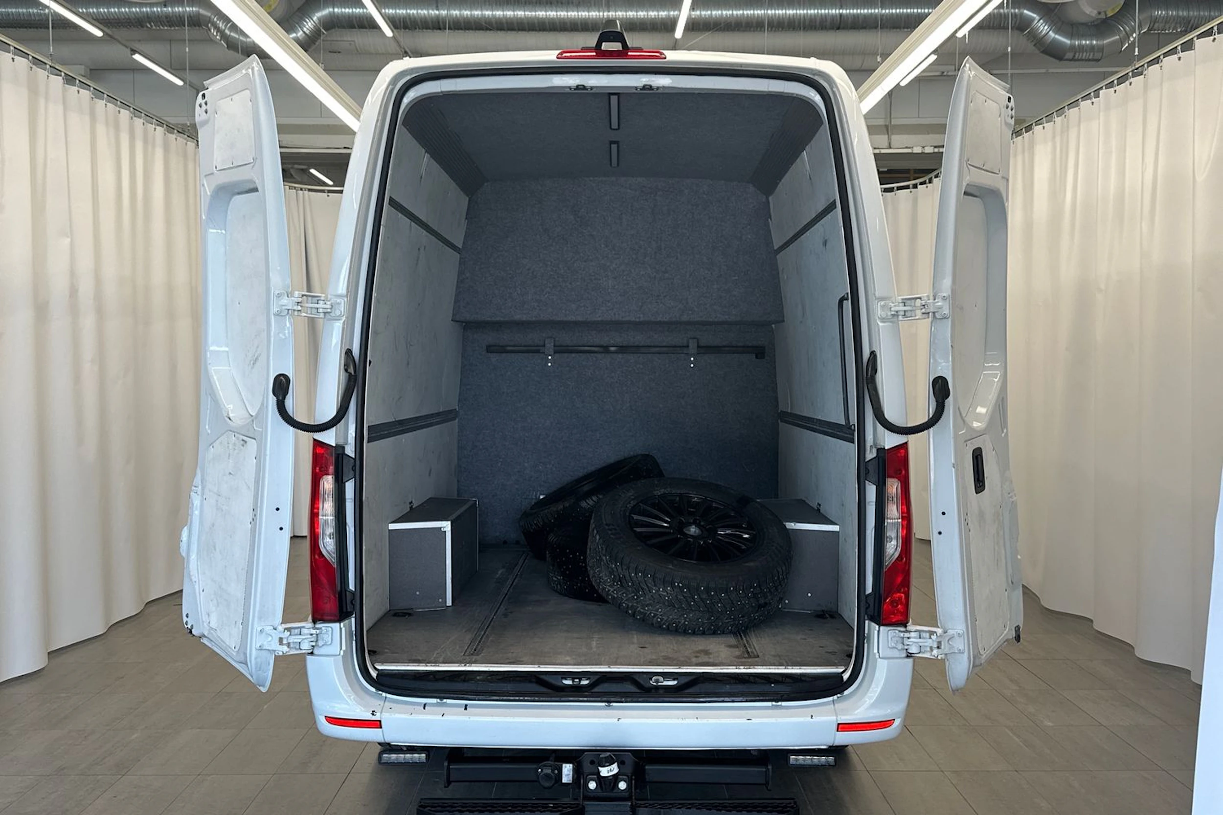 valkoinen Mercedes-Benz Sprinter 2022 kuva 16.