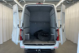 valkoinen Mercedes-Benz Sprinter 2022 kuva 16.