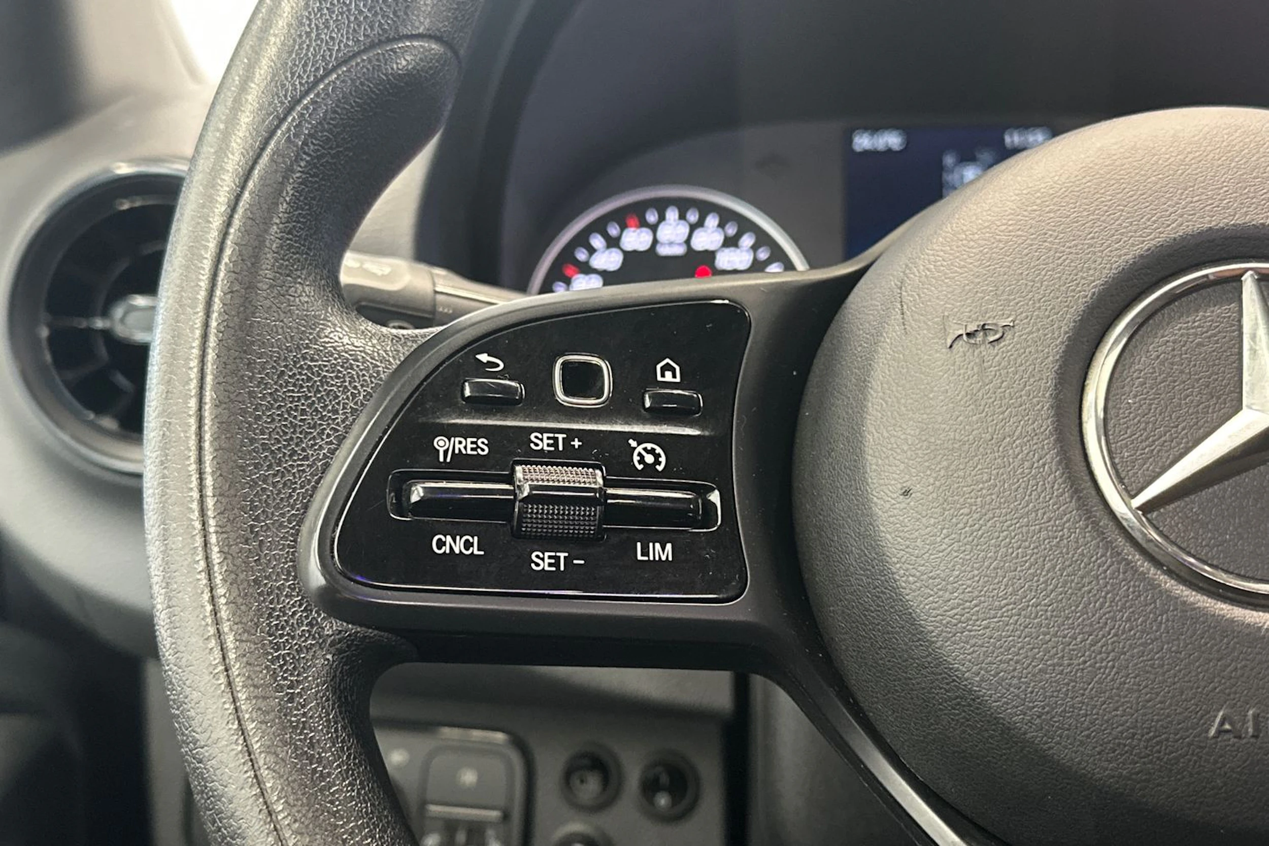 valkoinen Mercedes-Benz Sprinter 2022 kuva 17.