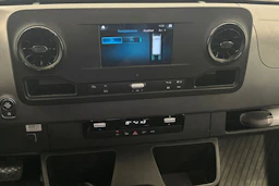 valkoinen Mercedes-Benz Sprinter 2022 kuva 19.