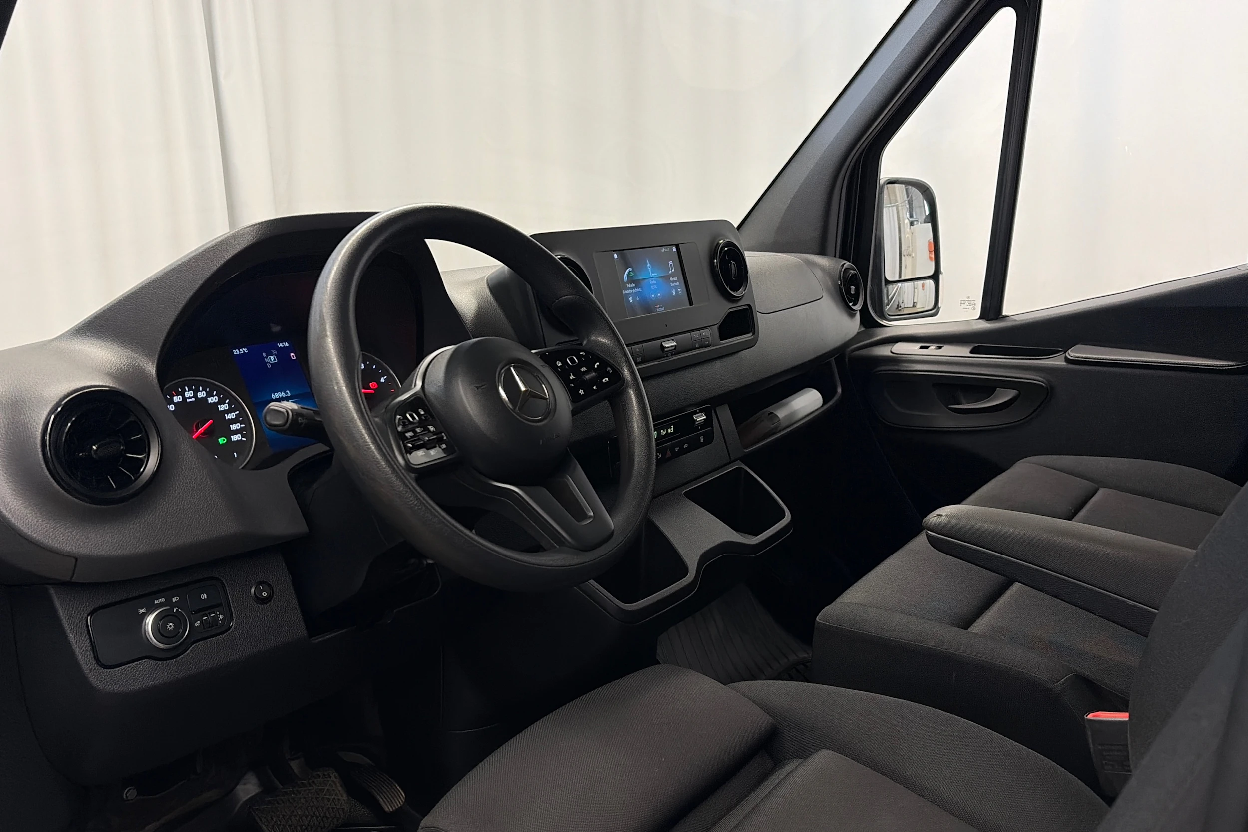 musta Mercedes-Benz Sprinter 2022 kuva 12.