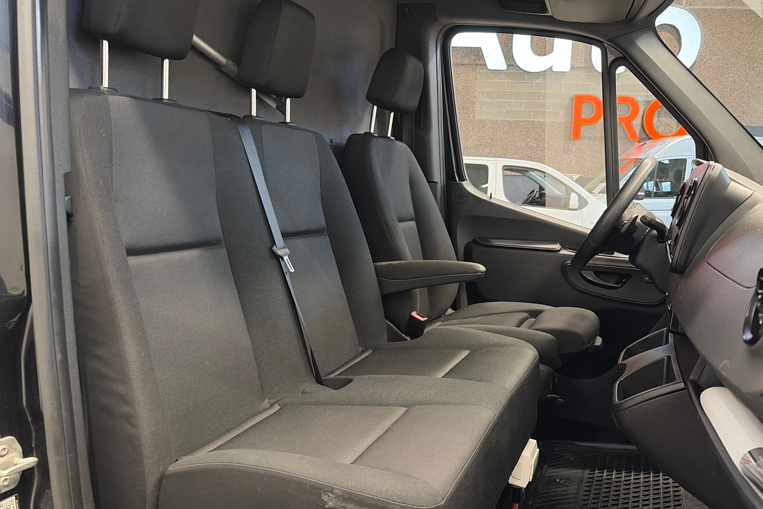 musta Mercedes-Benz Sprinter 2022 kuva 13.