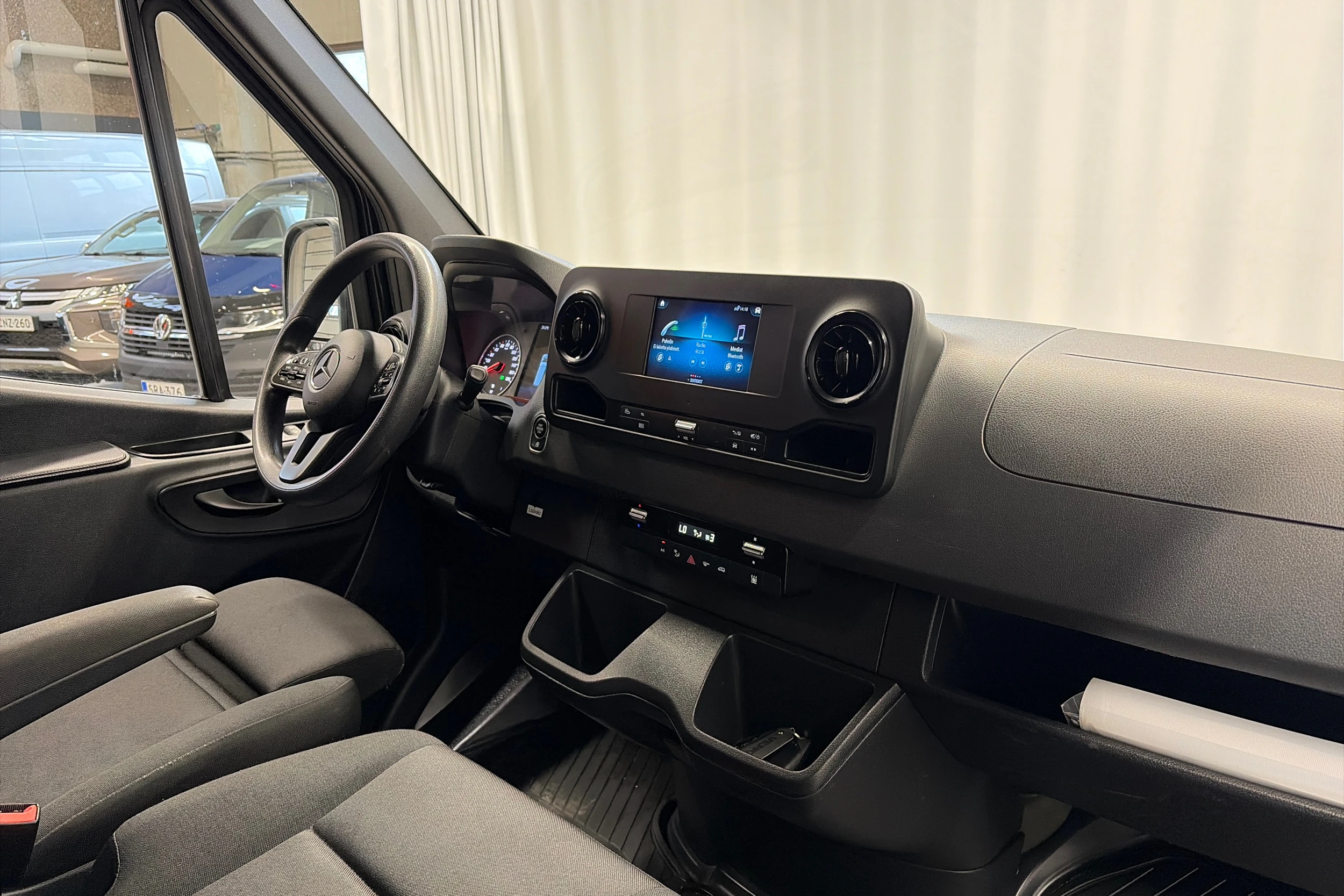 musta Mercedes-Benz Sprinter 2022 kuva 14.