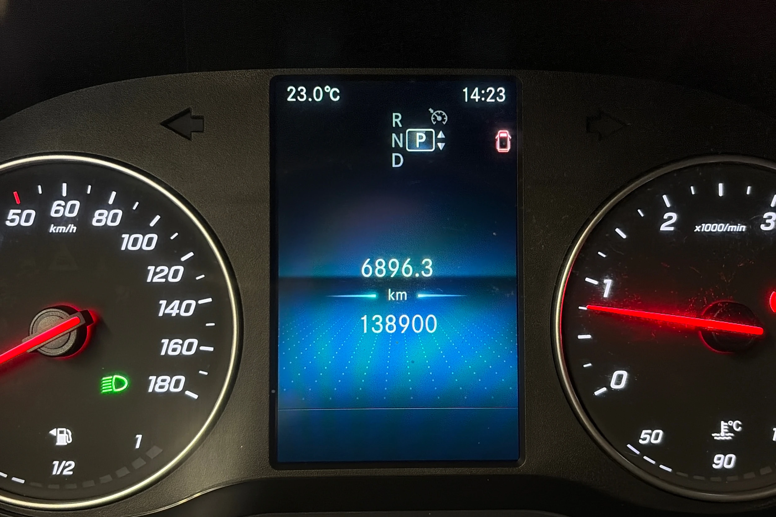 musta Mercedes-Benz Sprinter 2022 kuva 24.