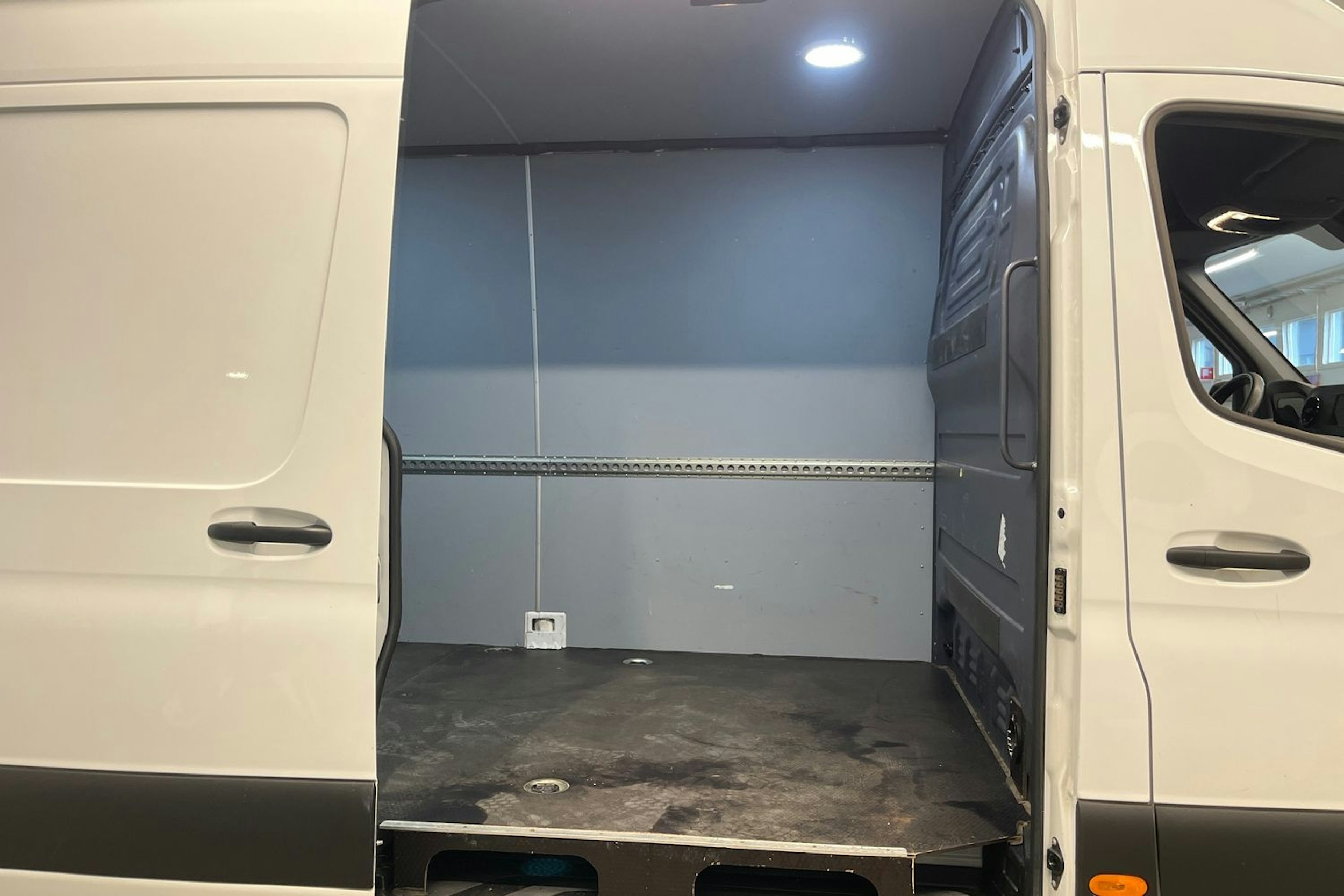 valkoinen Mercedes-Benz Sprinter 2022 kuva 13.