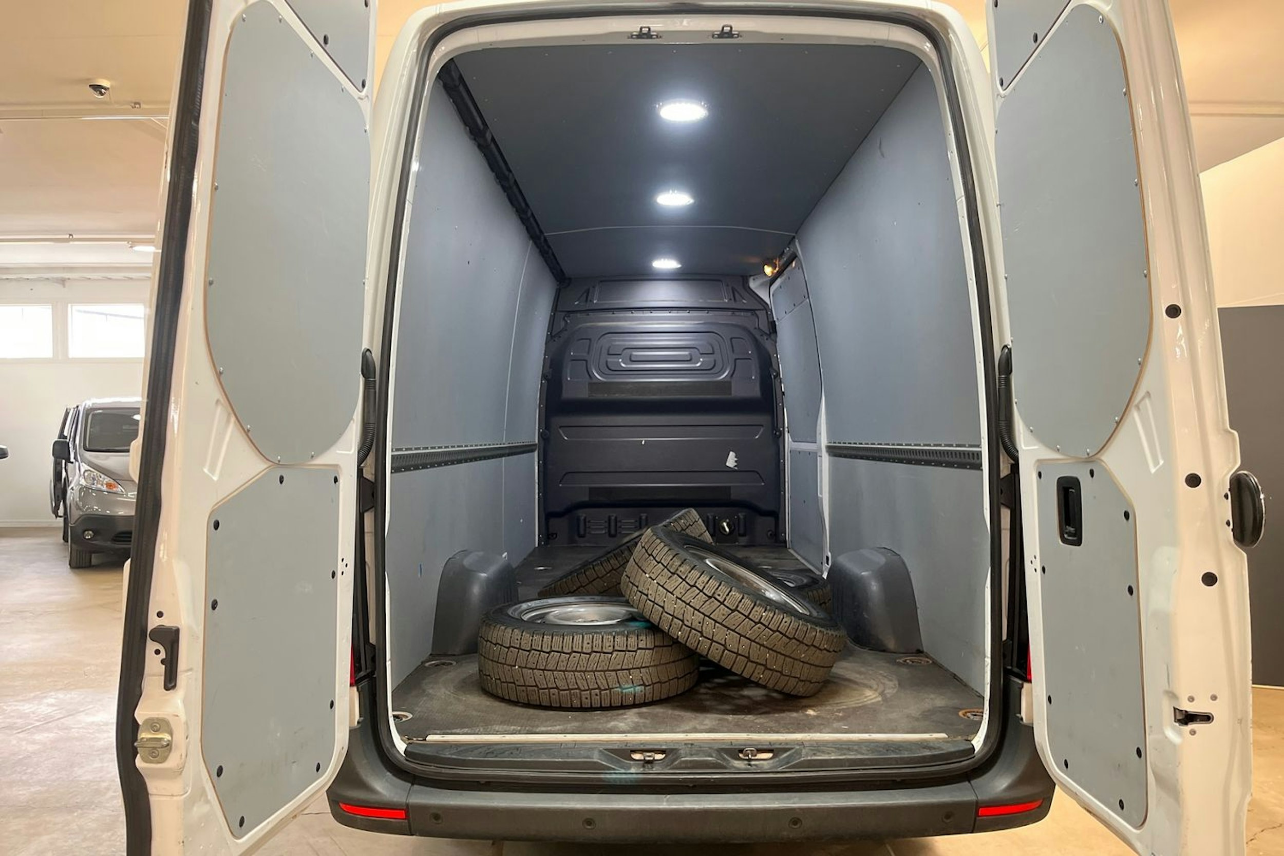 valkoinen Mercedes-Benz Sprinter 2022 kuva 14.