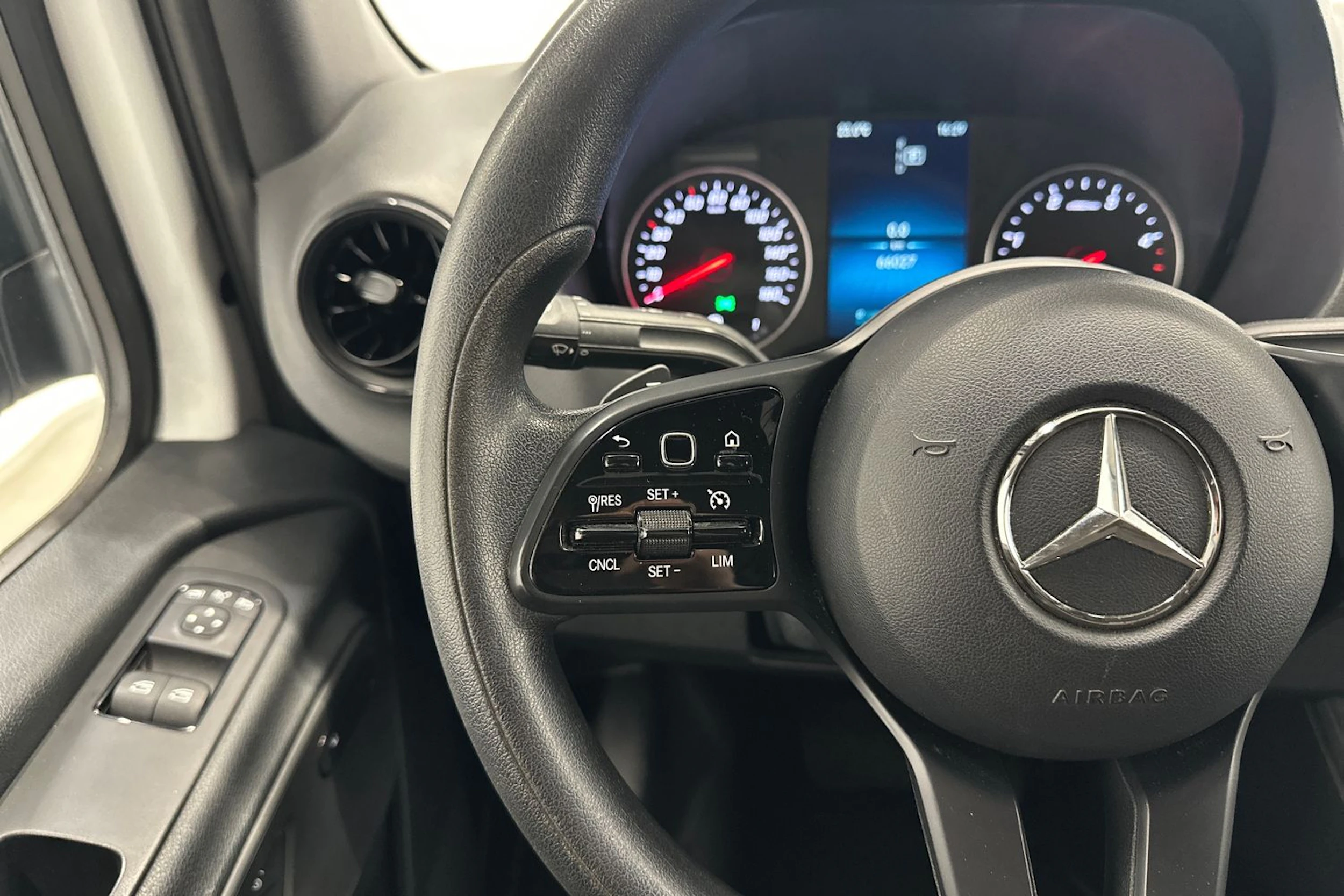 valkoinen Mercedes-Benz Sprinter 2022 kuva 11.