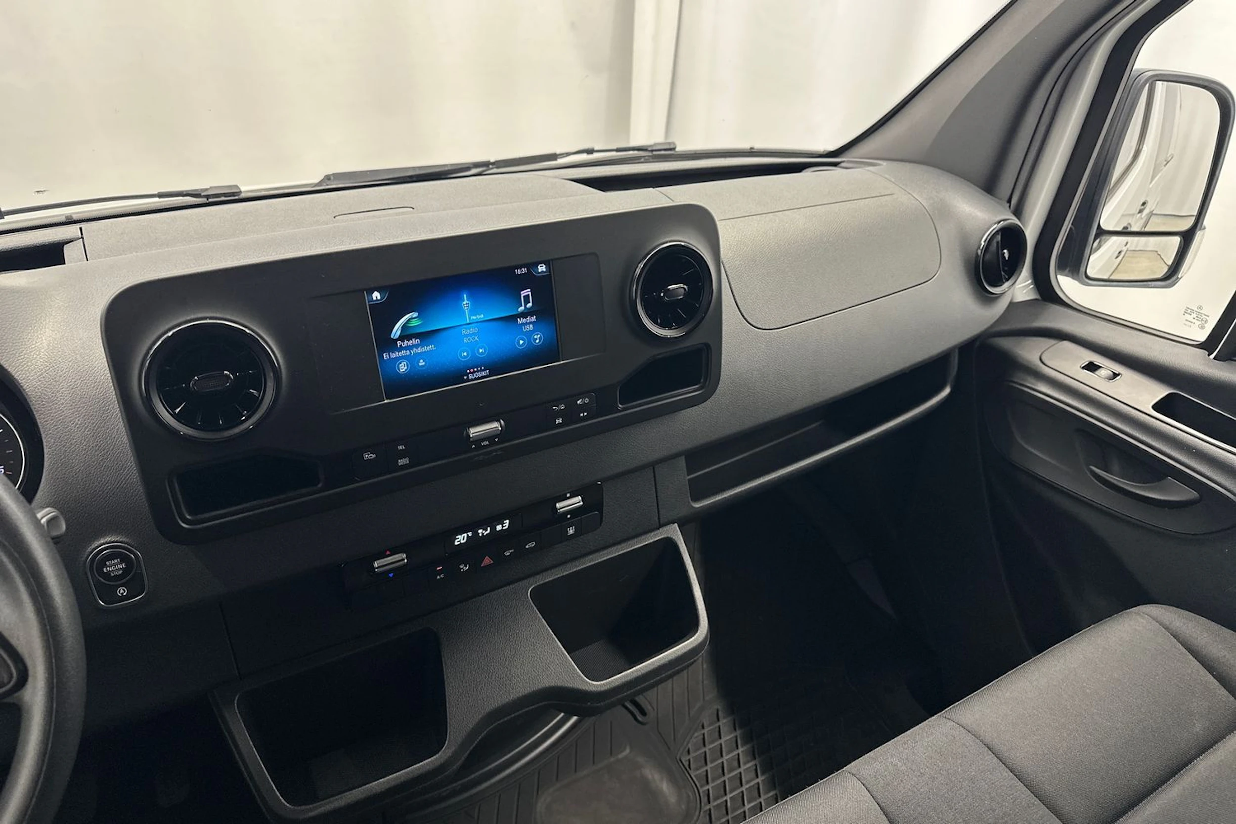 valkoinen Mercedes-Benz Sprinter 2022 kuva 15.