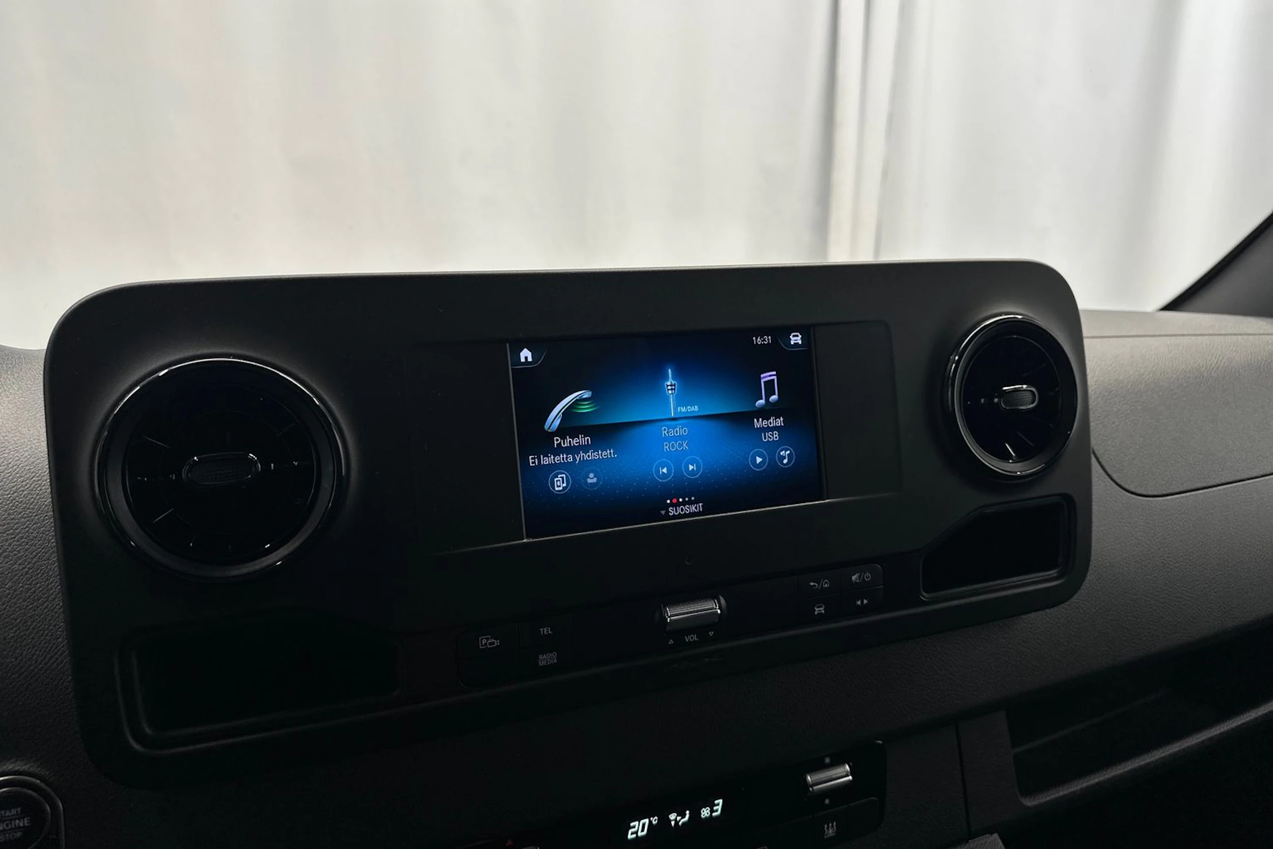 valkoinen Mercedes-Benz Sprinter 2022 kuva 16.