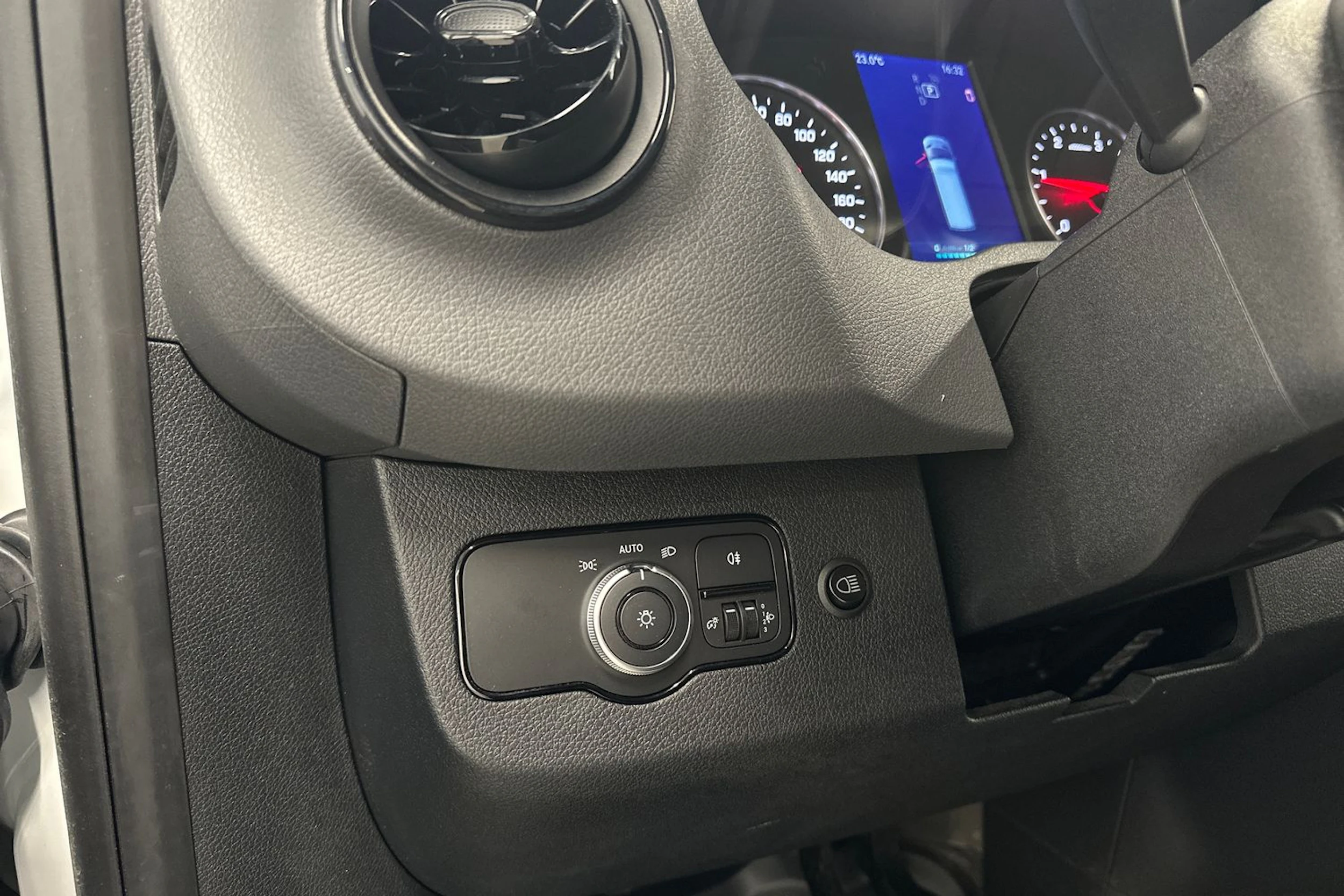 valkoinen Mercedes-Benz Sprinter 2022 kuva 22.
