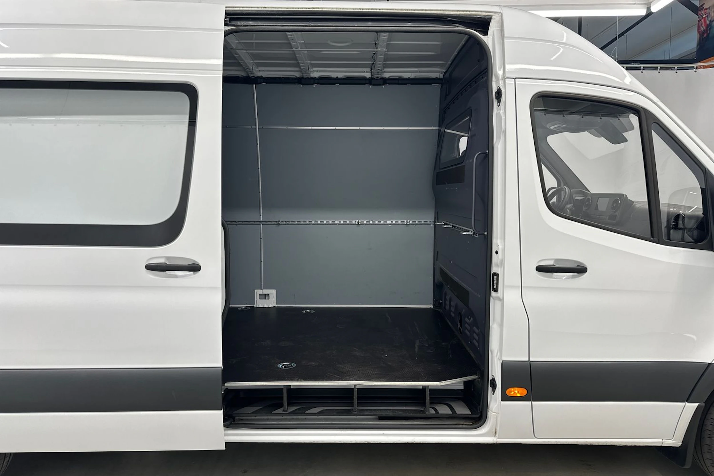 valkoinen Mercedes-Benz Sprinter 2022 kuva 24.