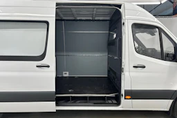 valkoinen Mercedes-Benz Sprinter 2022 kuva 24.