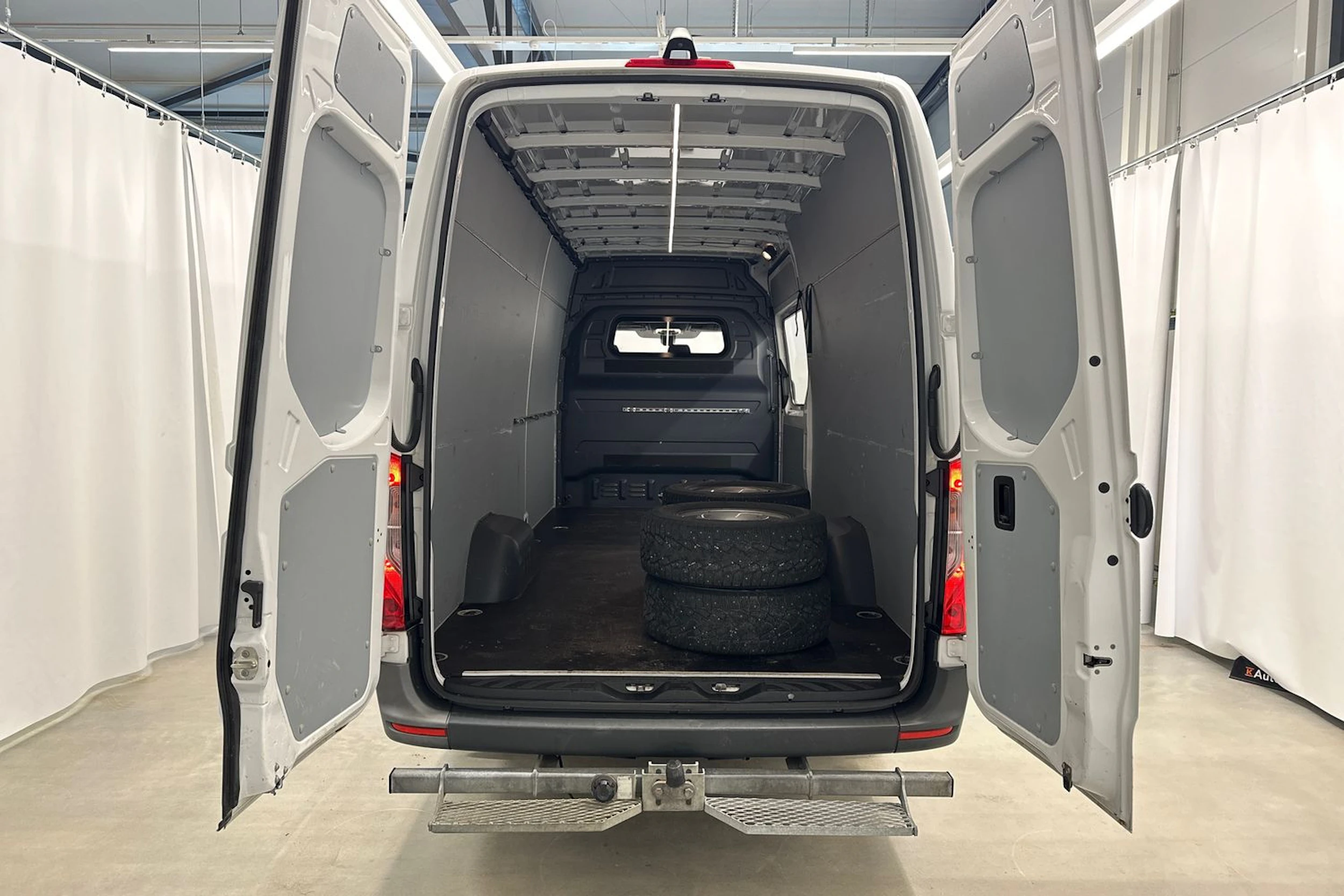 valkoinen Mercedes-Benz Sprinter 2022 kuva 26.