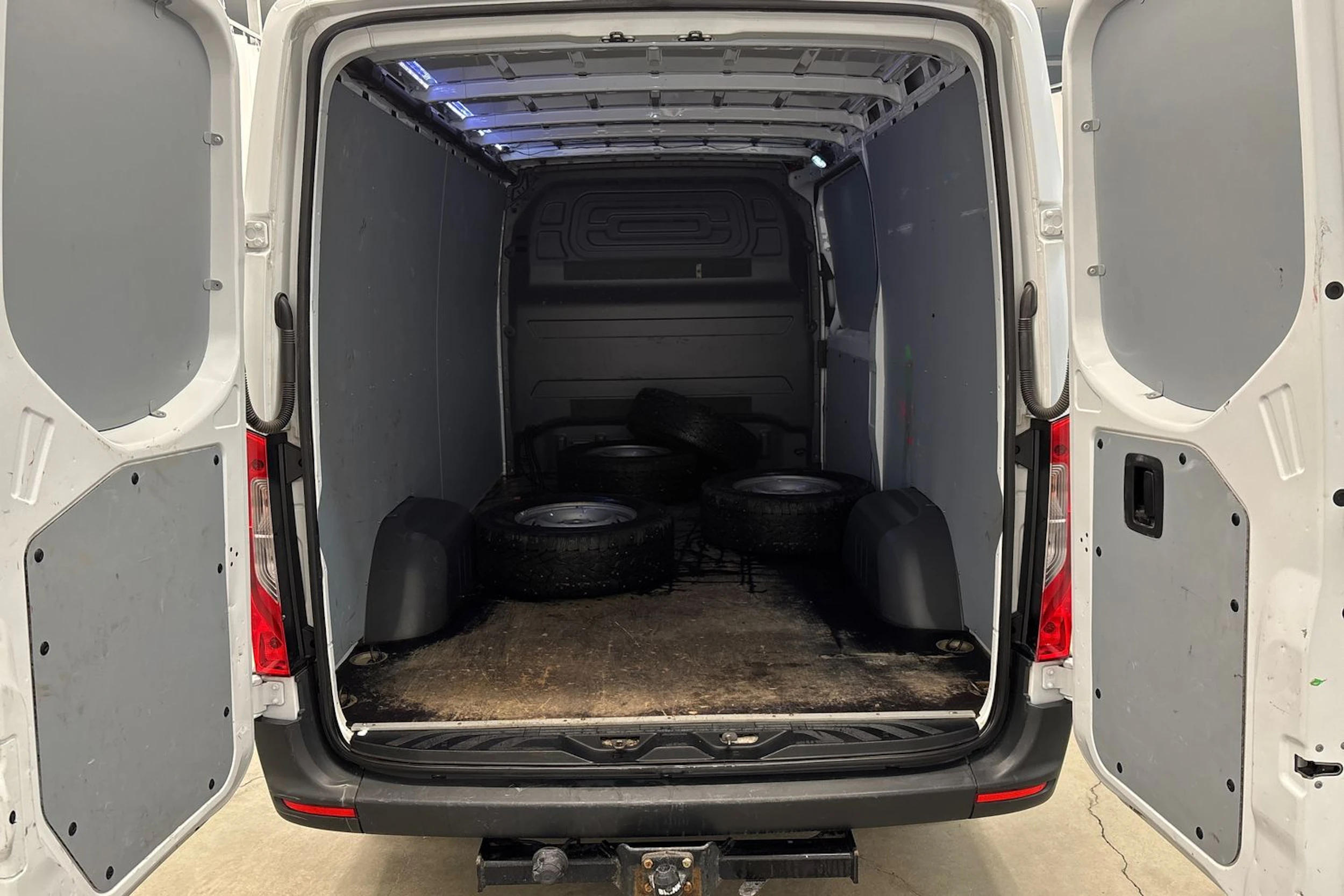 valkoinen Mercedes-Benz Sprinter 2022 kuva 13.