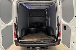 valkoinen Mercedes-Benz Sprinter 2022 kuva 13.