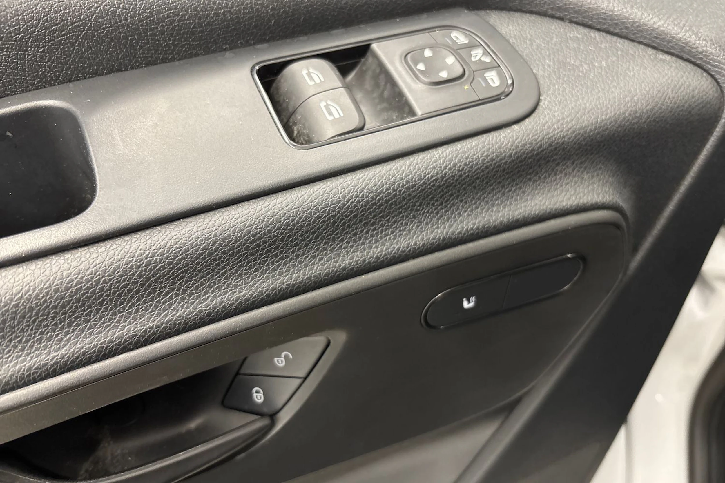 valkoinen Mercedes-Benz Sprinter 2022 kuva 18.