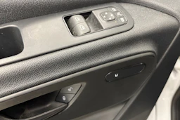 valkoinen Mercedes-Benz Sprinter 2022 kuva 18.