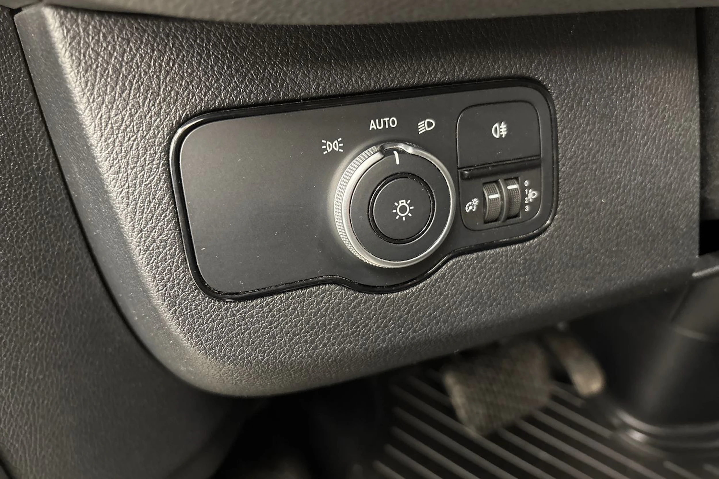 valkoinen Mercedes-Benz Sprinter 2022 kuva 19.