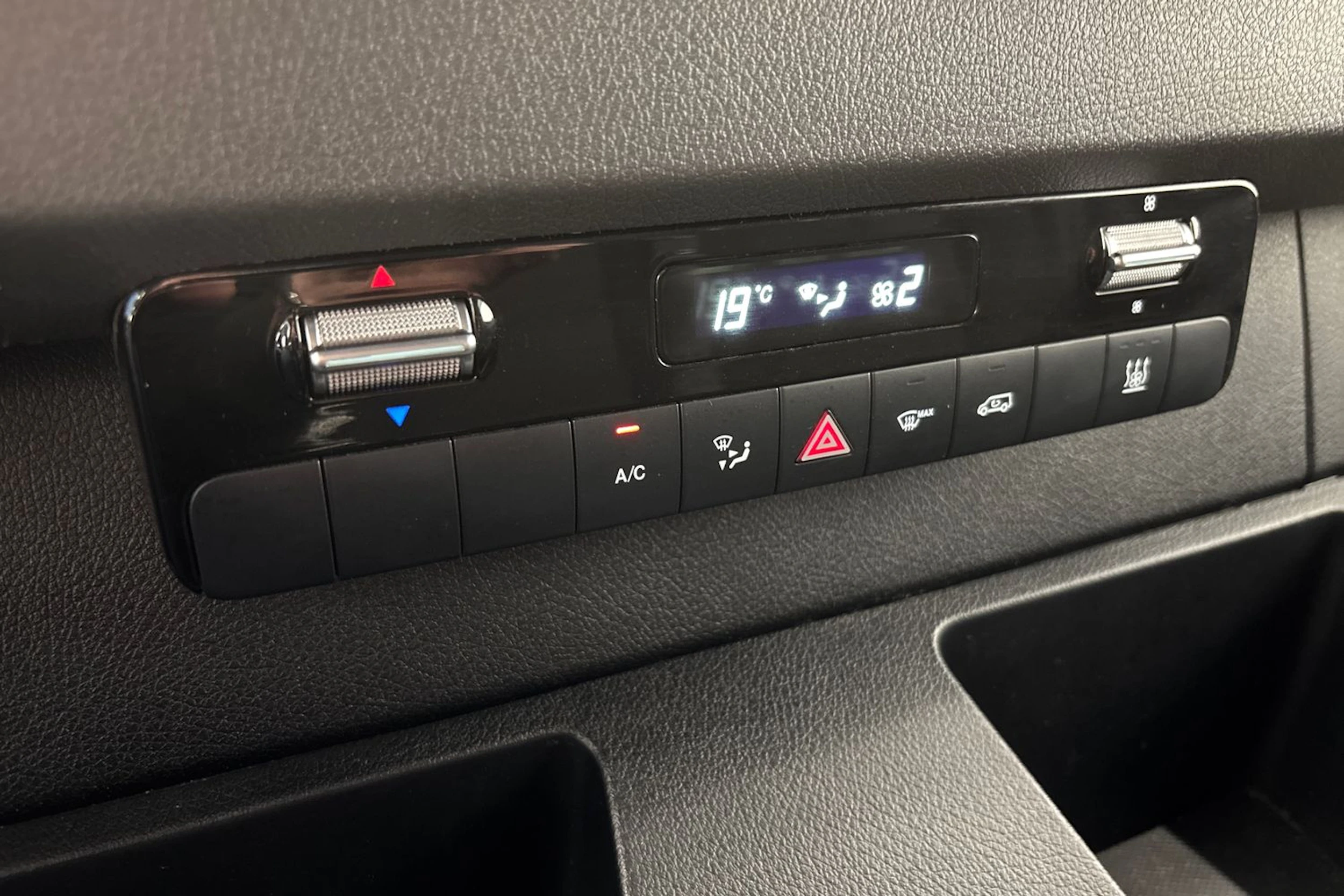 valkoinen Mercedes-Benz Sprinter 2022 kuva 24.