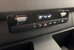 valkoinen Mercedes-Benz Sprinter 2022 kuva 24.