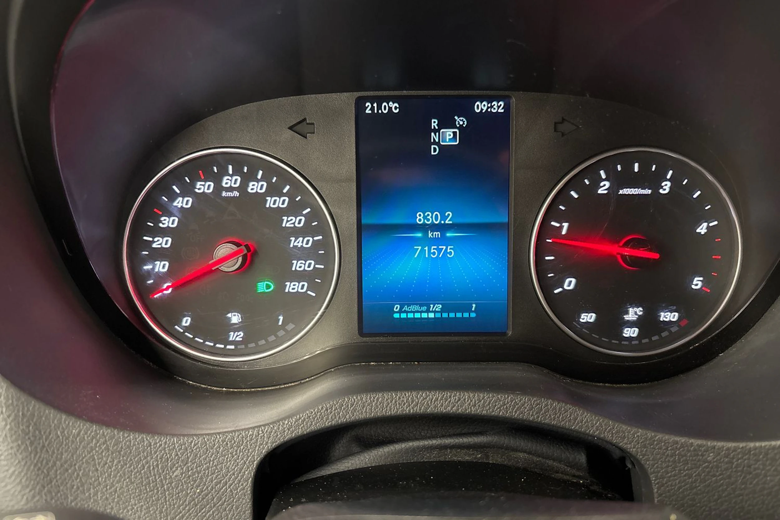 valkoinen Mercedes-Benz Sprinter 2022 kuva 27.