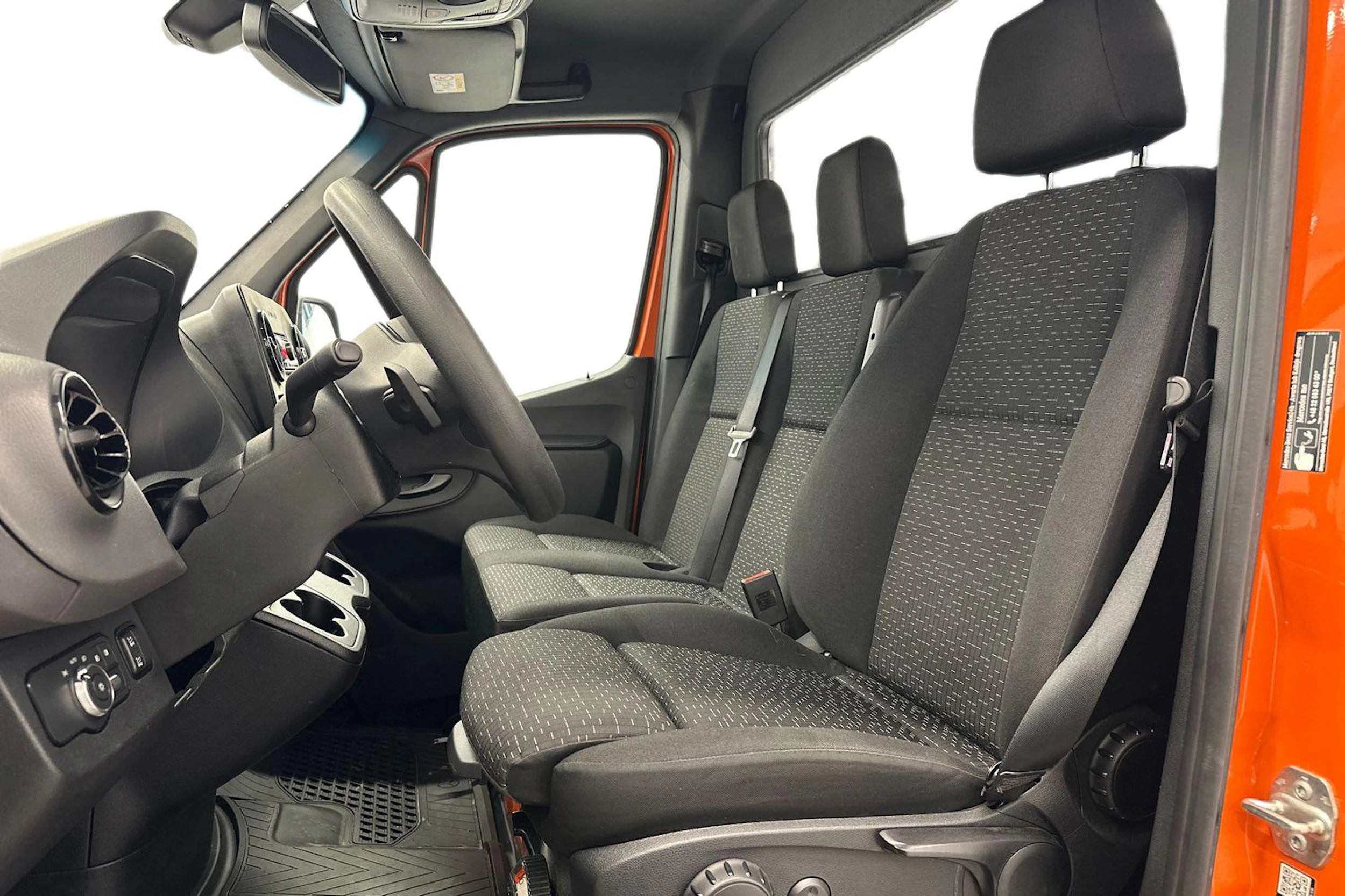 oranssi Mercedes-Benz Sprinter 2023 kuva 8.