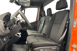 oranssi Mercedes-Benz Sprinter 2023 kuva 8.