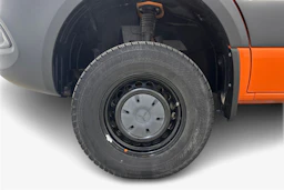 oranssi Mercedes-Benz Sprinter 2023 kuva 9.